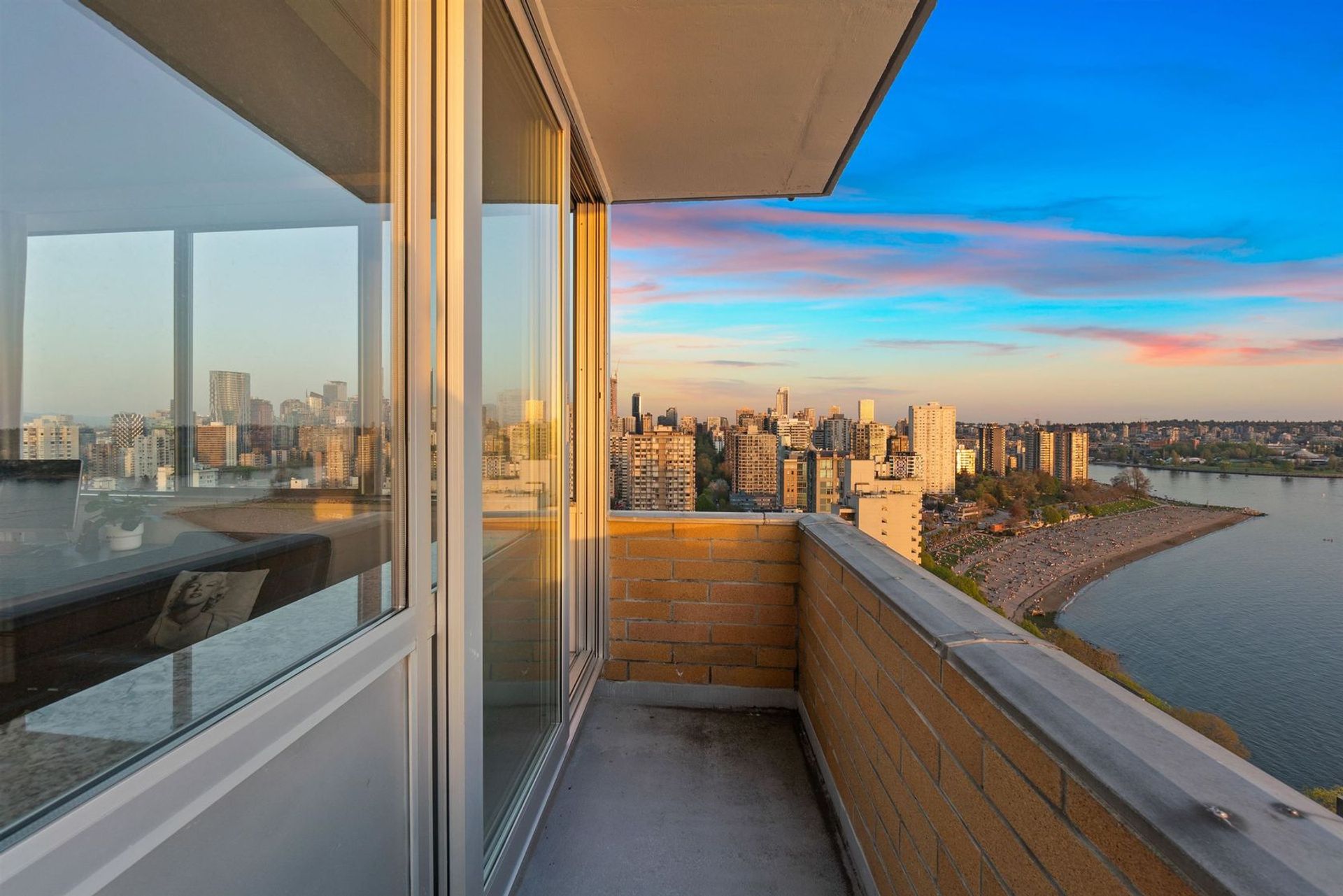 2055-pendrell-street-west-end-vw-vancouver-west-09