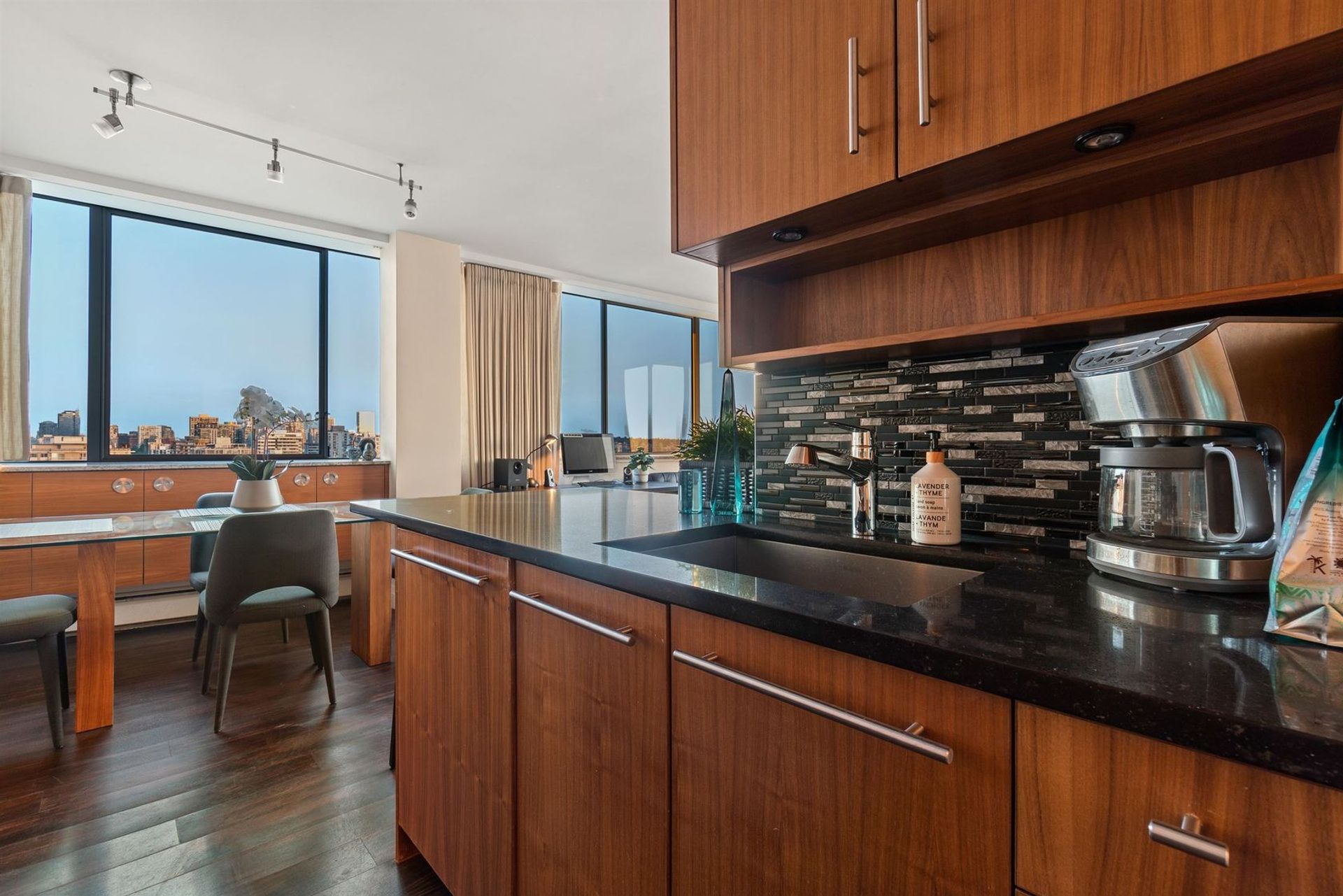 2055-pendrell-street-west-end-vw-vancouver-west-17