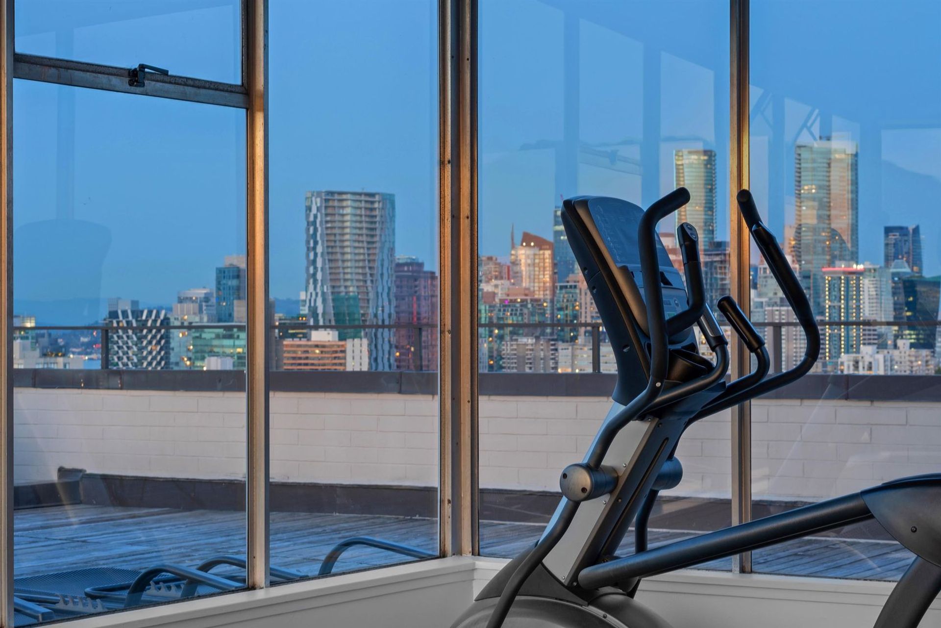 2055-pendrell-street-west-end-vw-vancouver-west-32