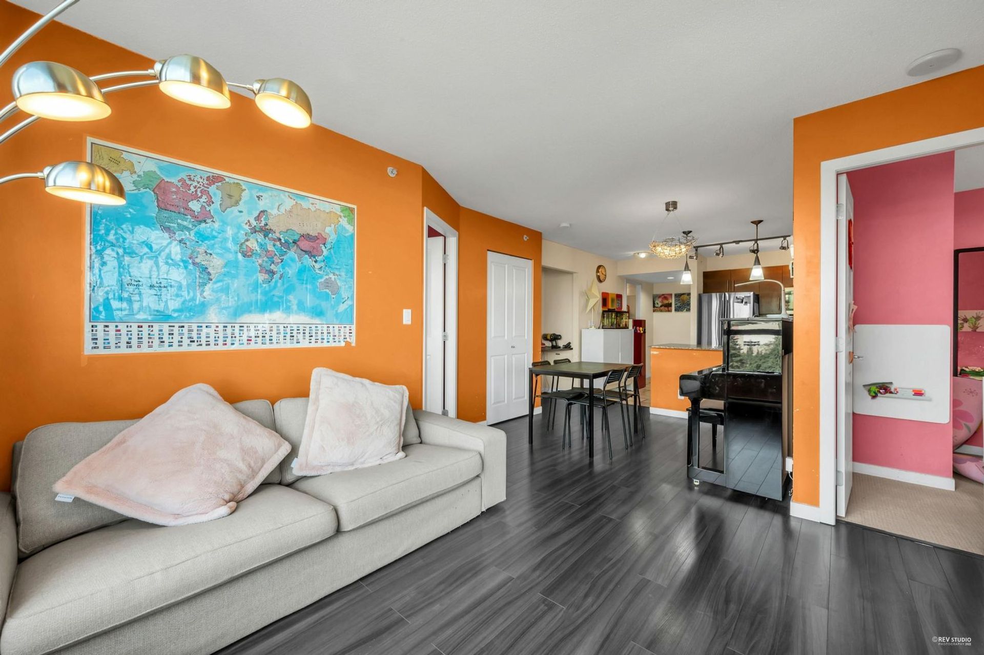 814-royal-avenue-downtown-nw-new-westminster-03