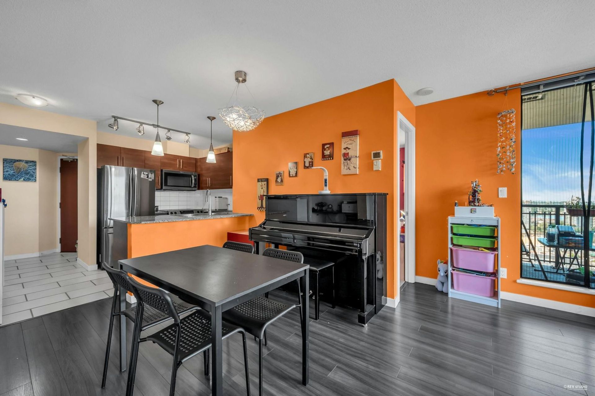 814-royal-avenue-downtown-nw-new-westminster-08