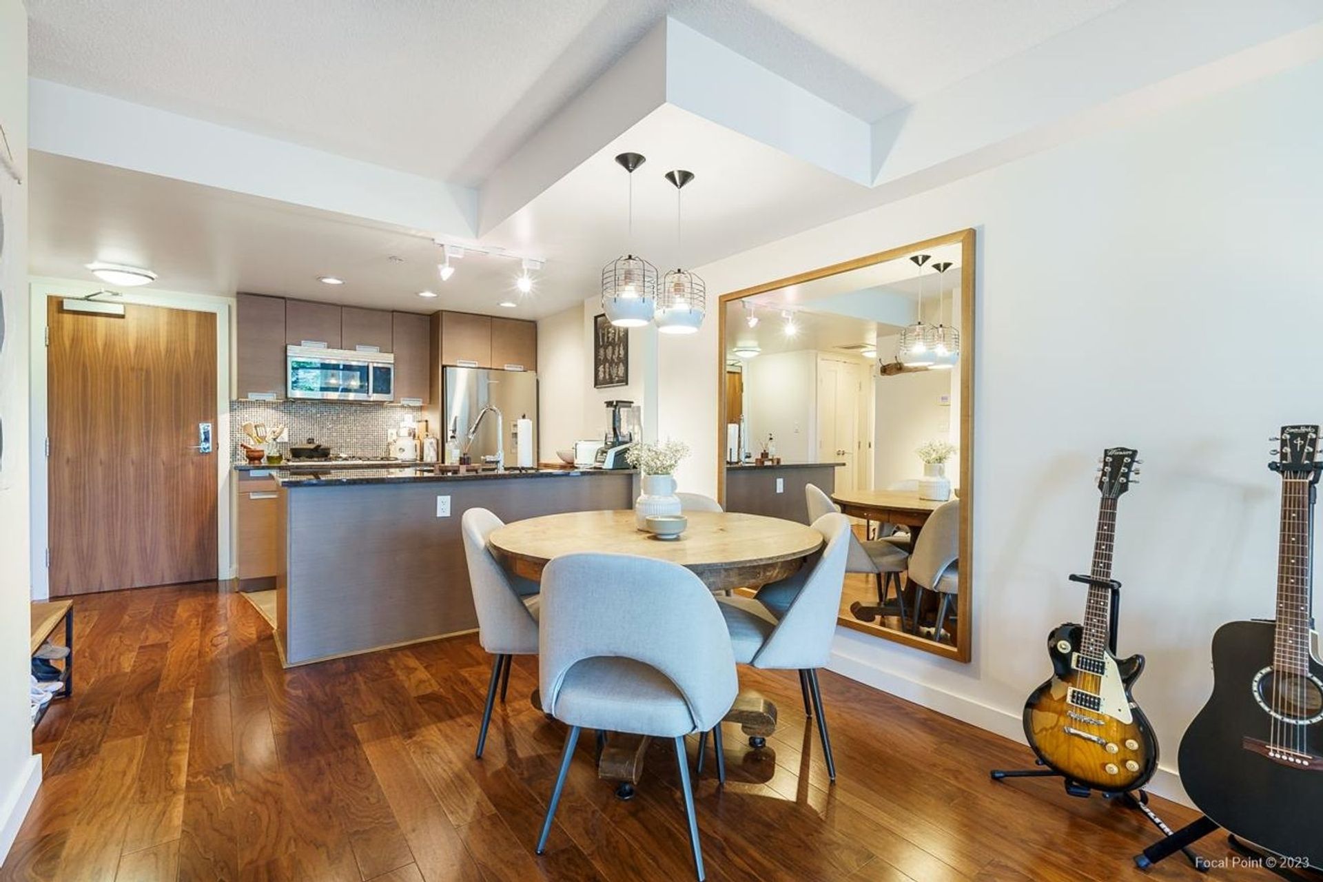 2080-w-broadway-kitsilano-vancouver-west-02