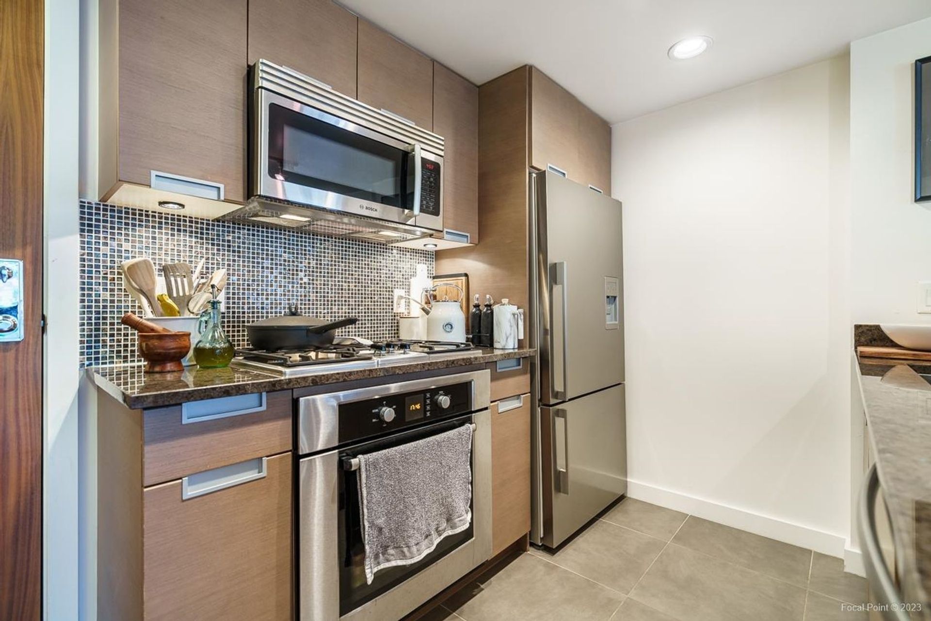 2080-w-broadway-kitsilano-vancouver-west-05