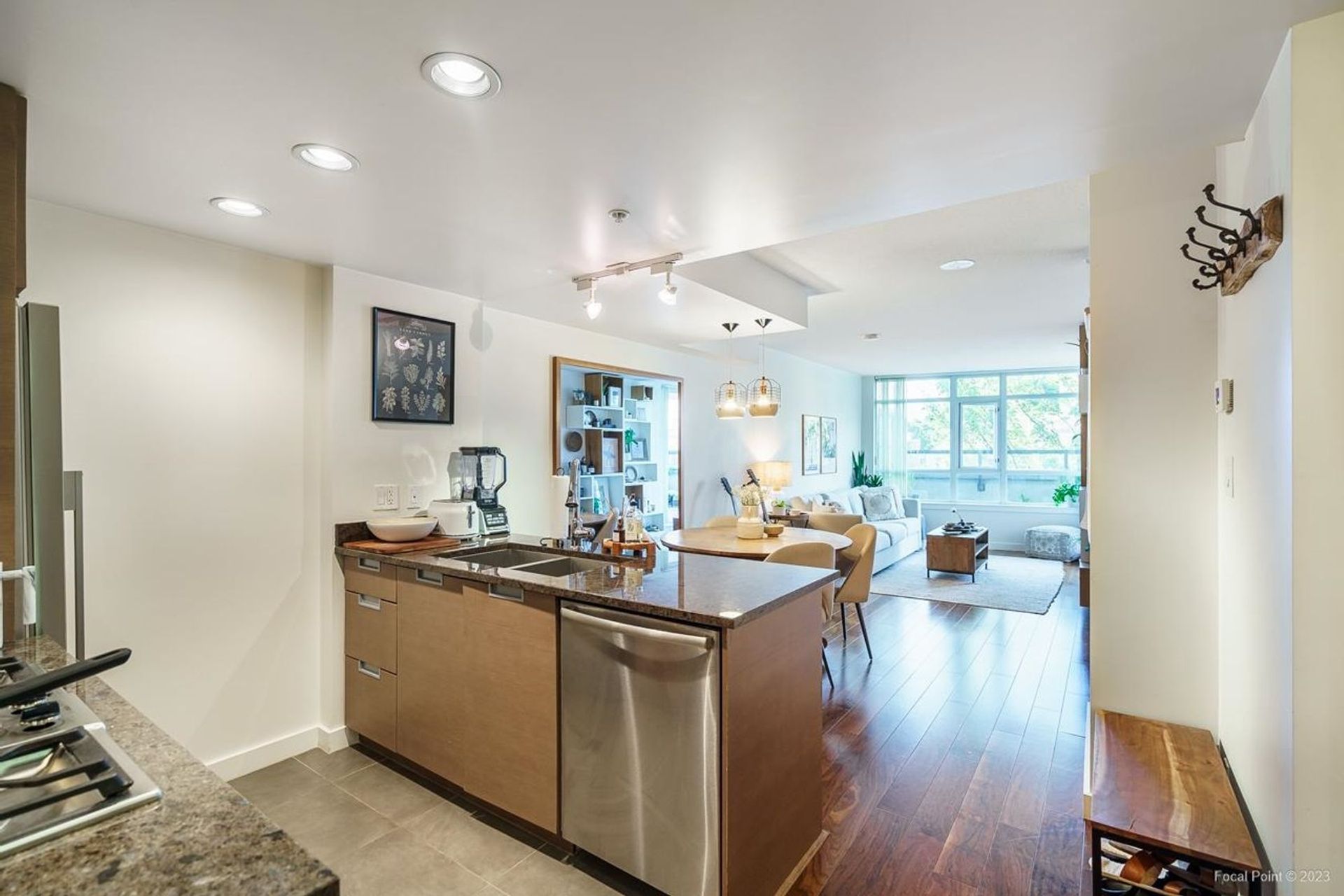 2080-w-broadway-kitsilano-vancouver-west-06