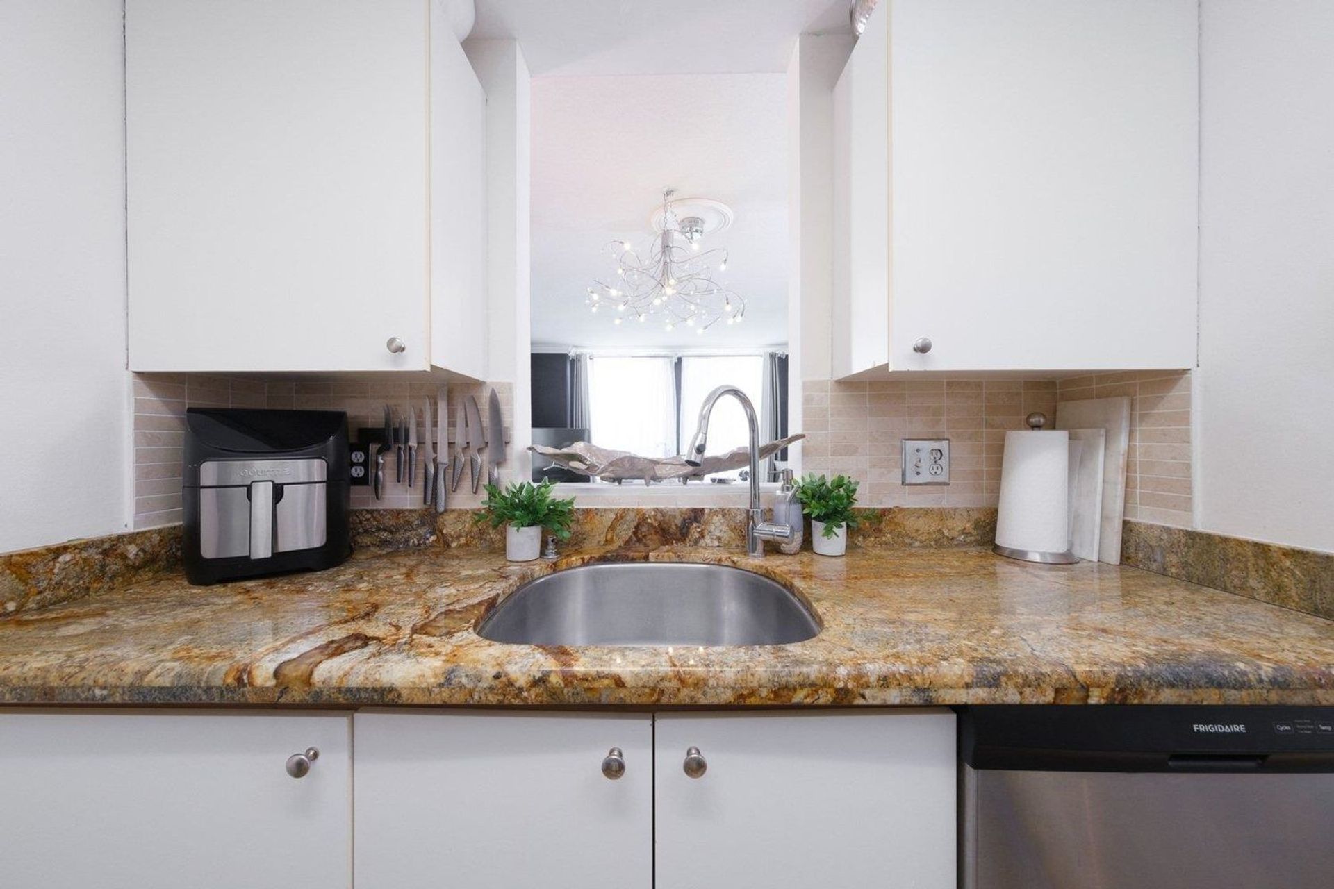 811-helmcken-street-downtown-vw-vancouver-west-06