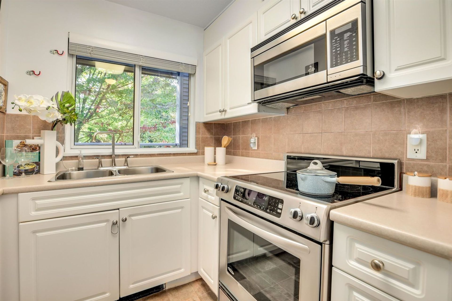 1595-barclay-street-west-end-vw-vancouver-west-10