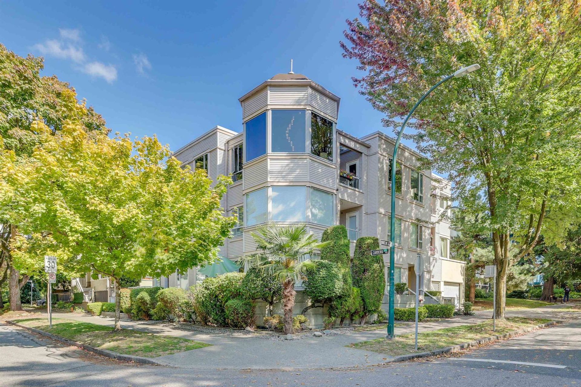 1595-barclay-street-west-end-vw-vancouver-west-23