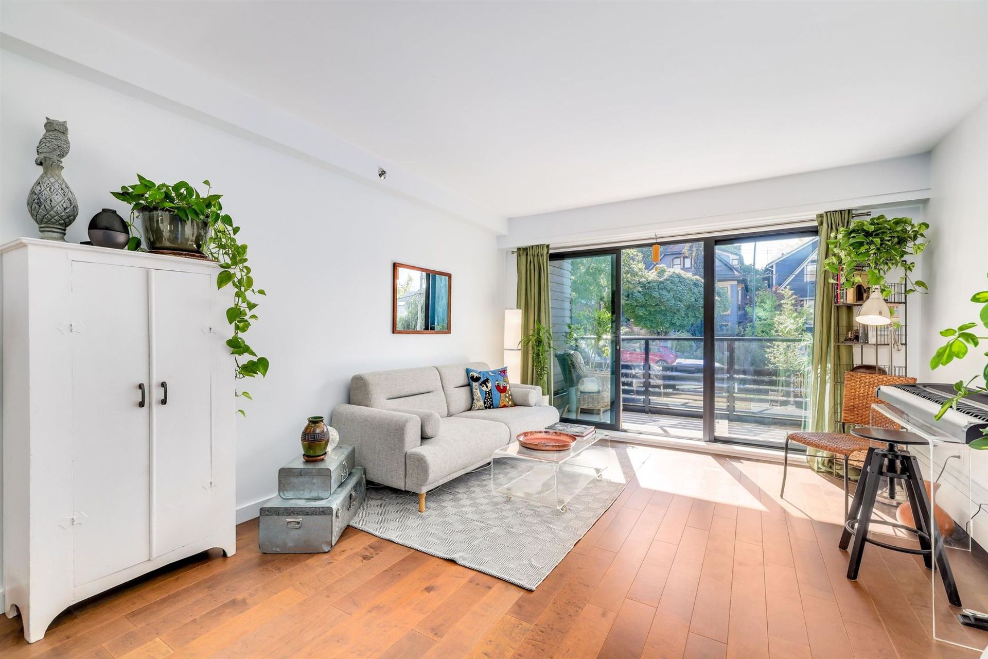 1549-kitchener-street-grandview-woodland-vancouver-east-01