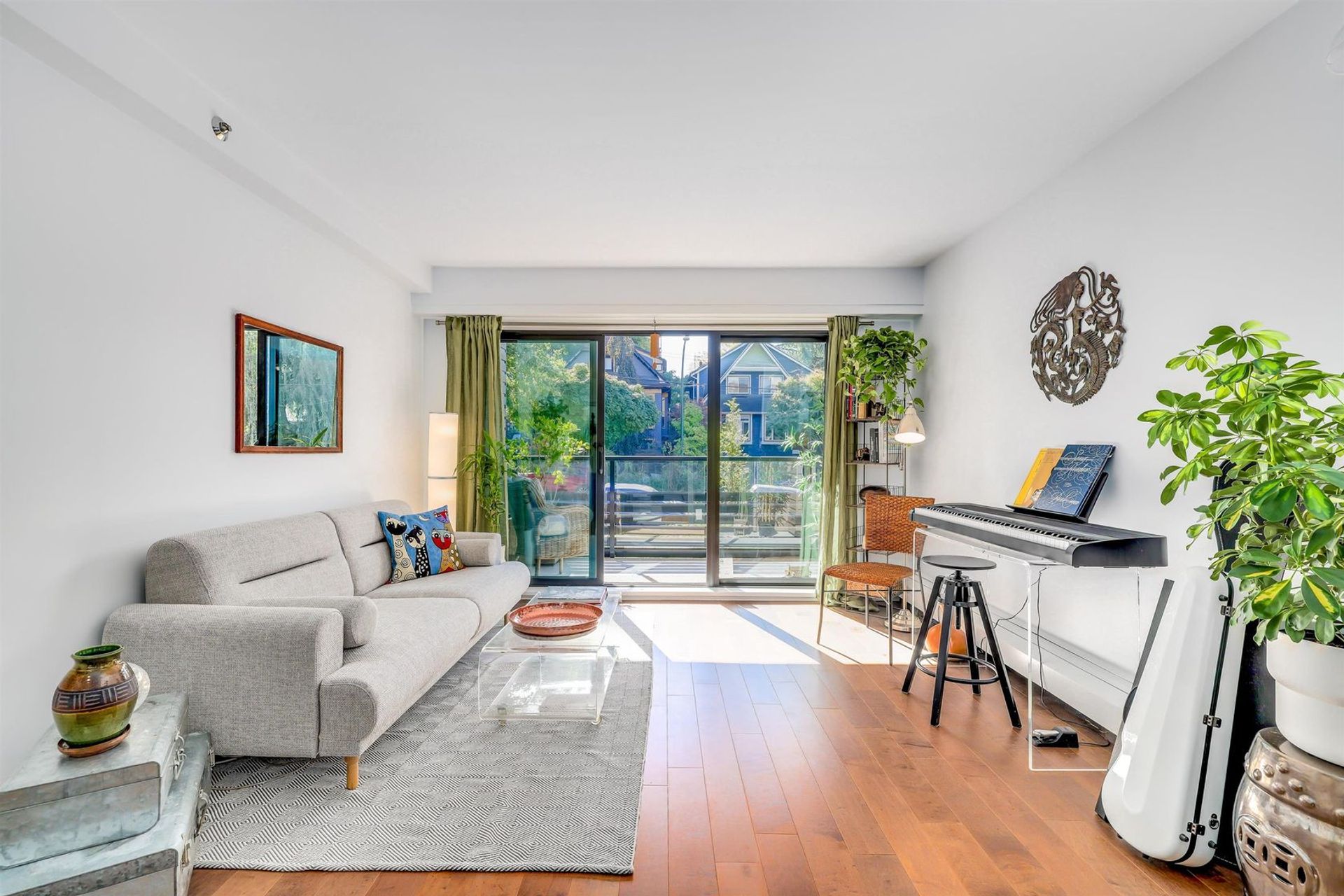 1549-kitchener-street-grandview-woodland-vancouver-east-02