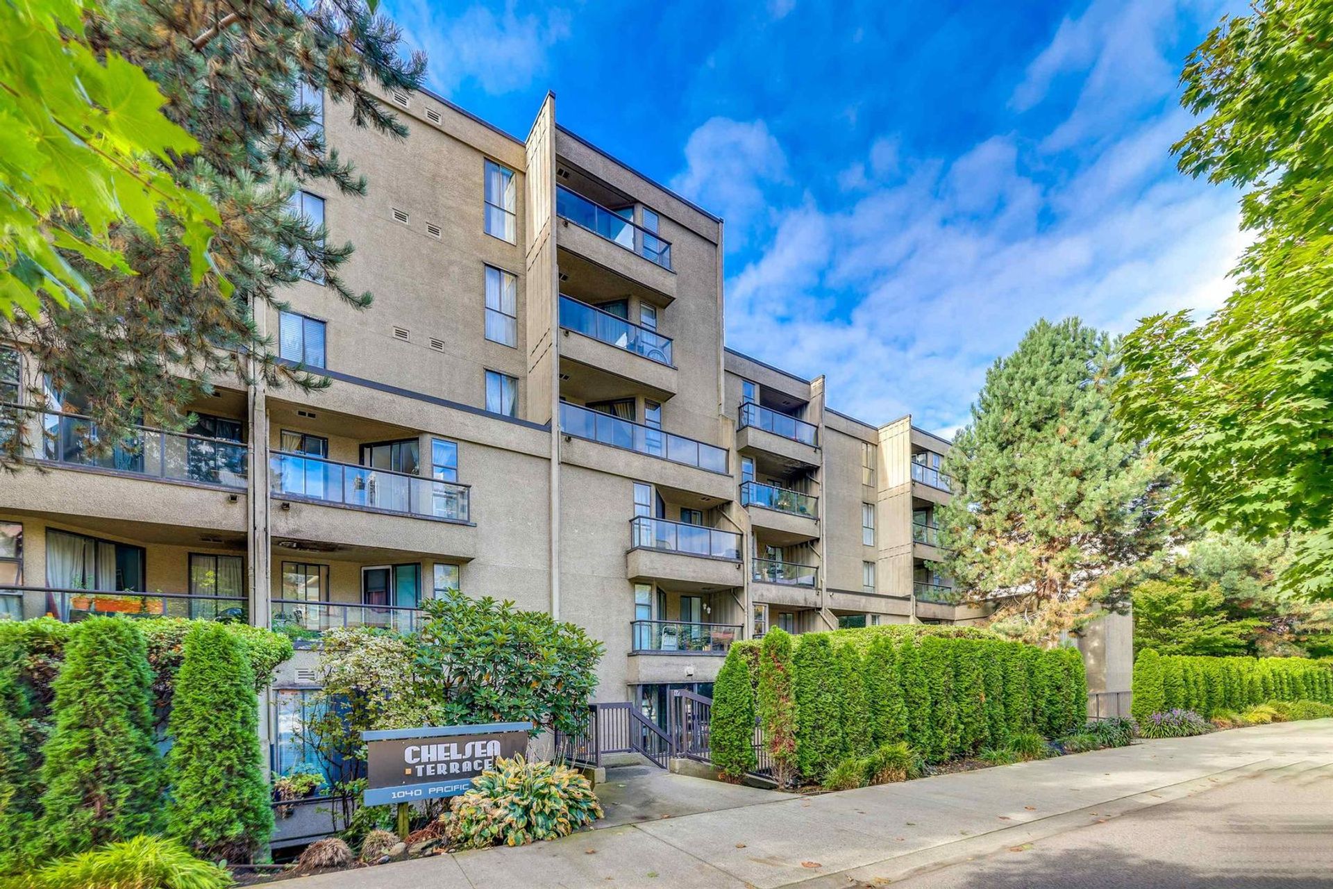 1040-pacific-street-west-end-vw-vancouver-west-01