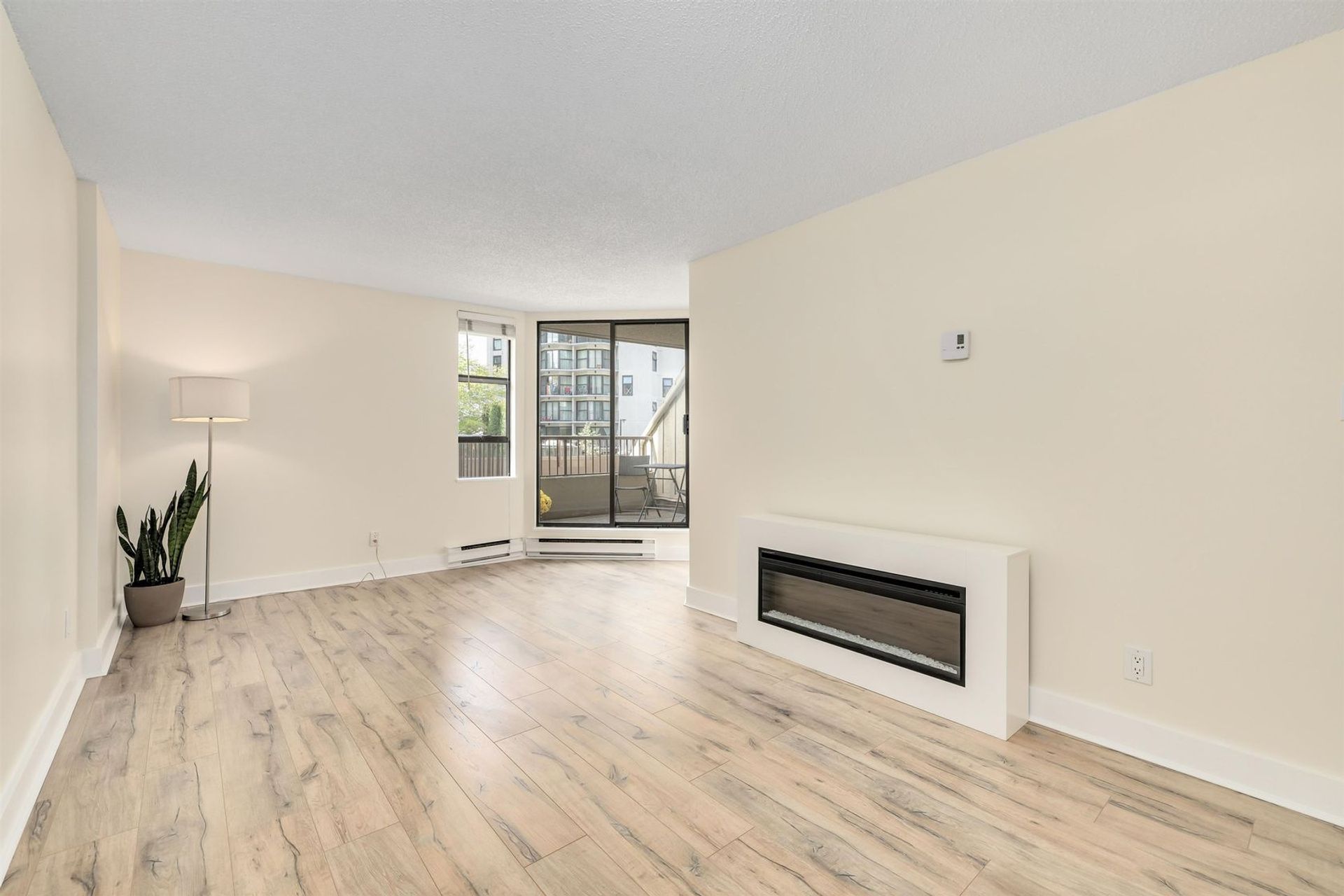 1040-pacific-street-west-end-vw-vancouver-west-03