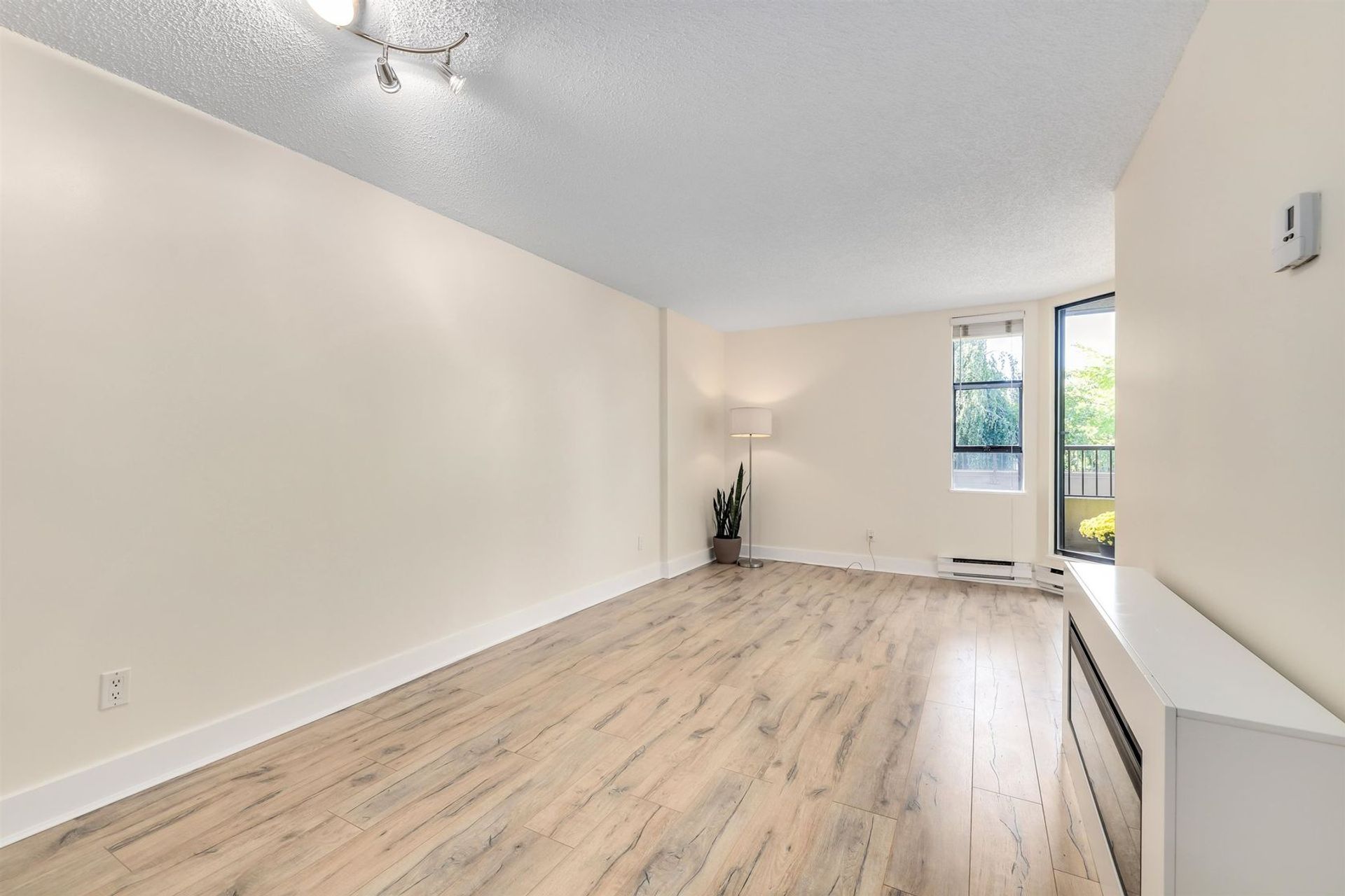 1040-pacific-street-west-end-vw-vancouver-west-05