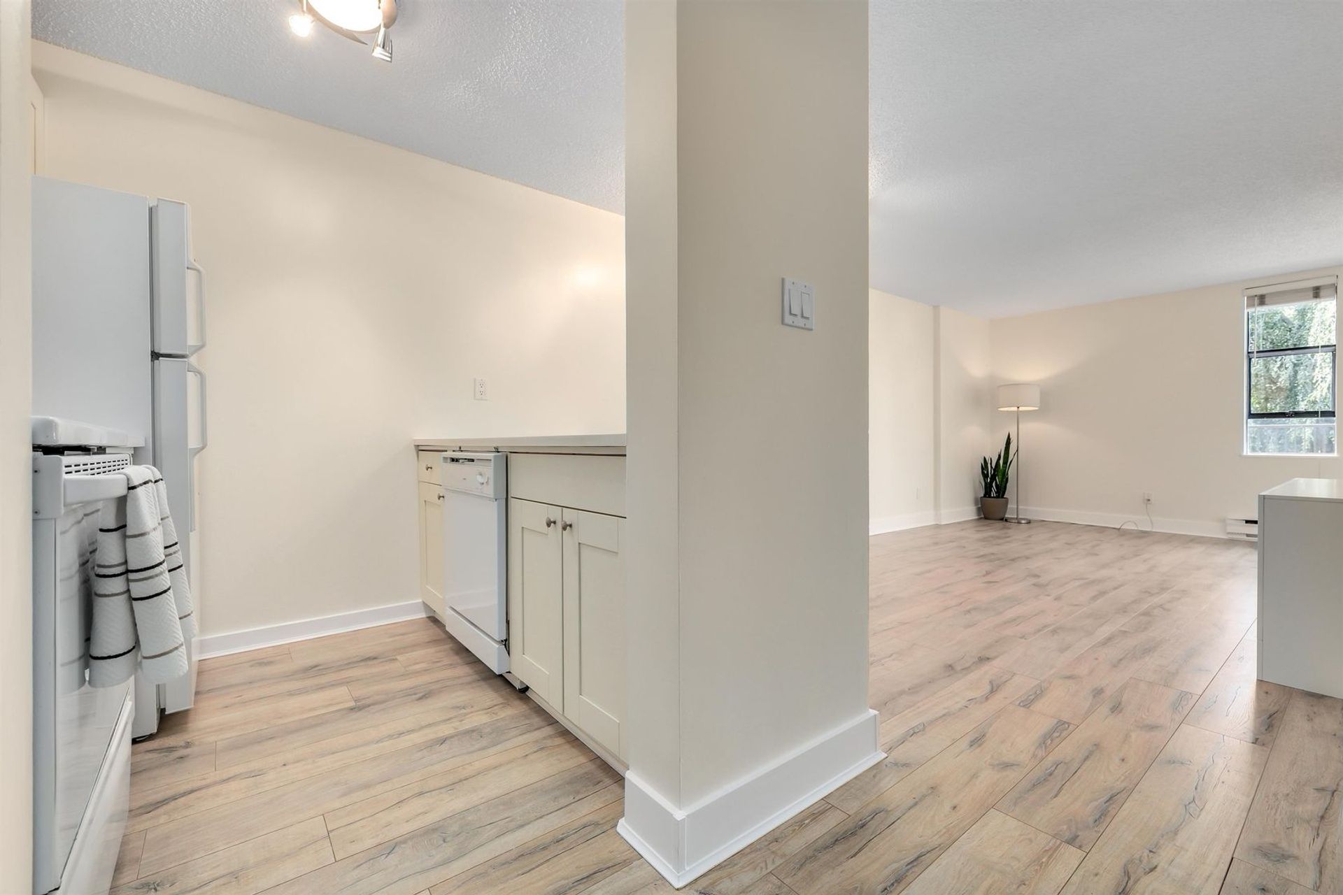 1040-pacific-street-west-end-vw-vancouver-west-06