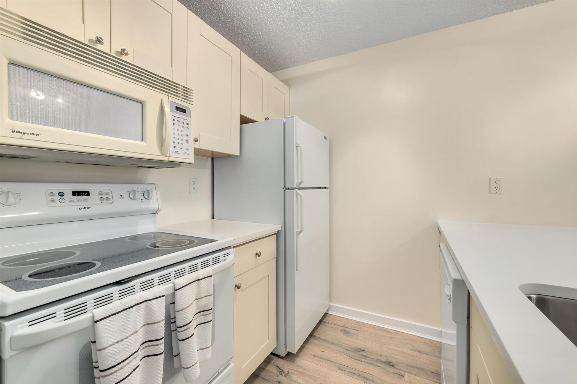 1040-pacific-street-west-end-vw-vancouver-west-09