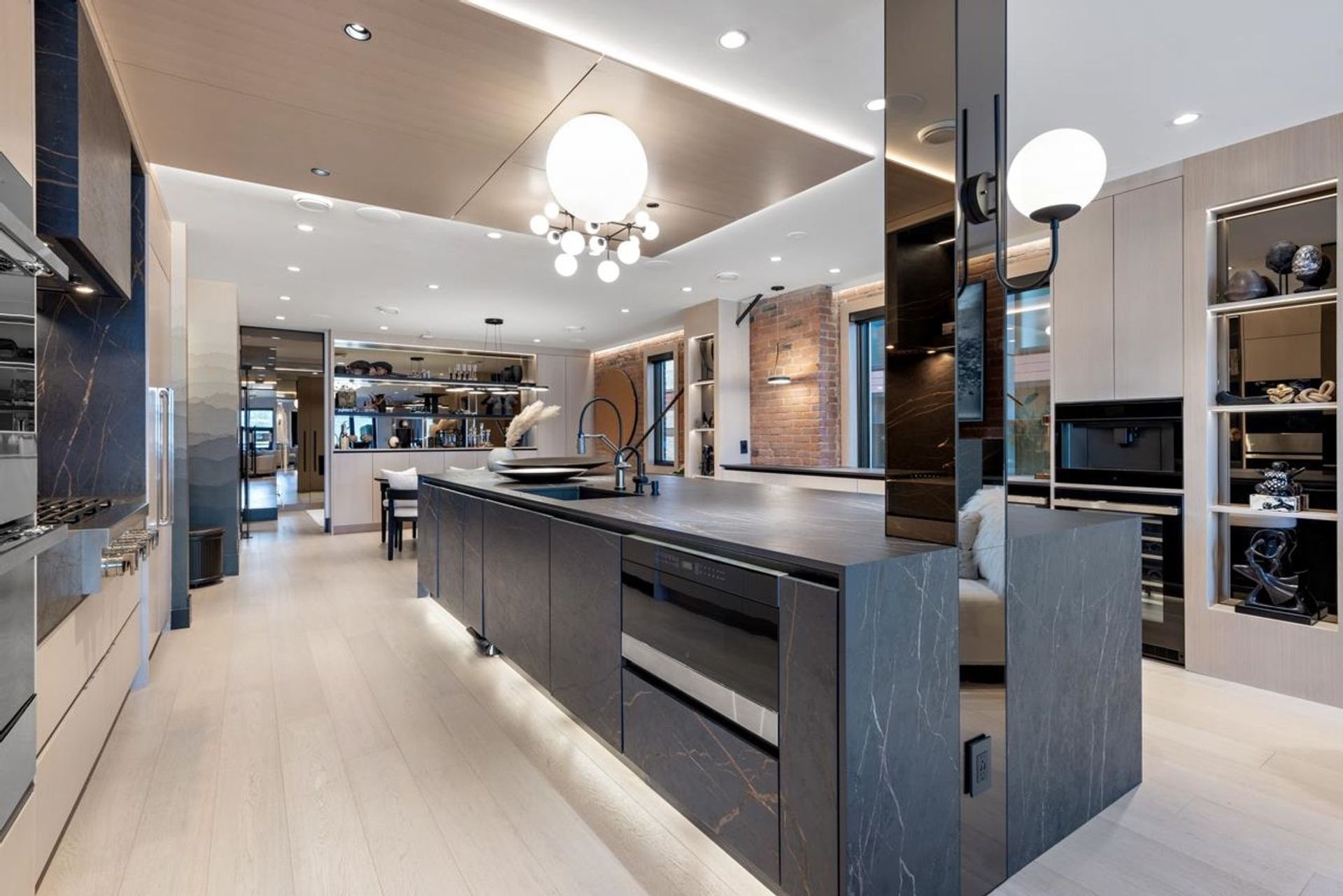 141-water-street-downtown-vw-vancouver-west-05