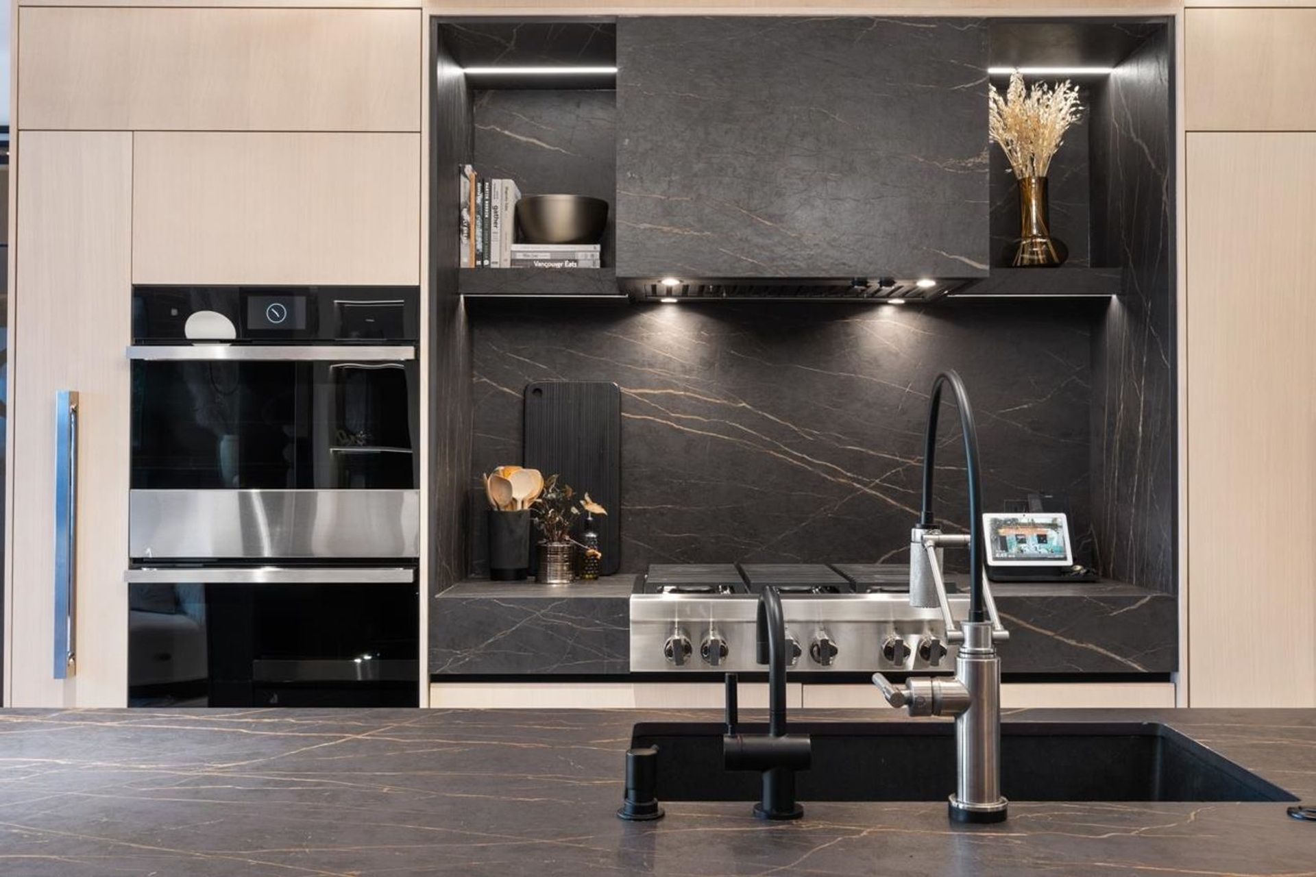 141-water-street-downtown-vw-vancouver-west-08