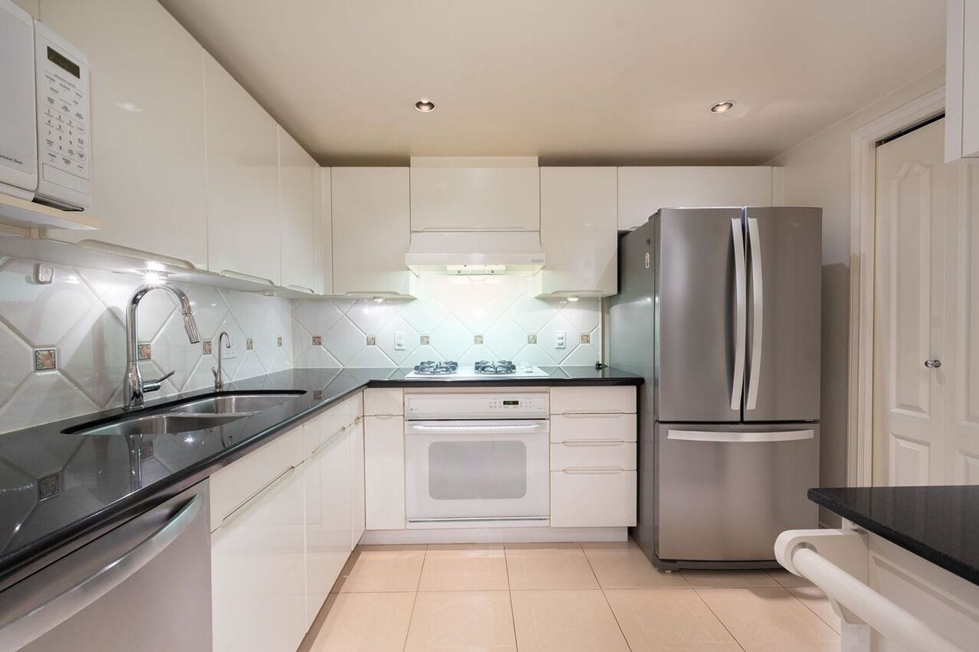 535-nicola-street-coal-harbour-vancouver-west-15