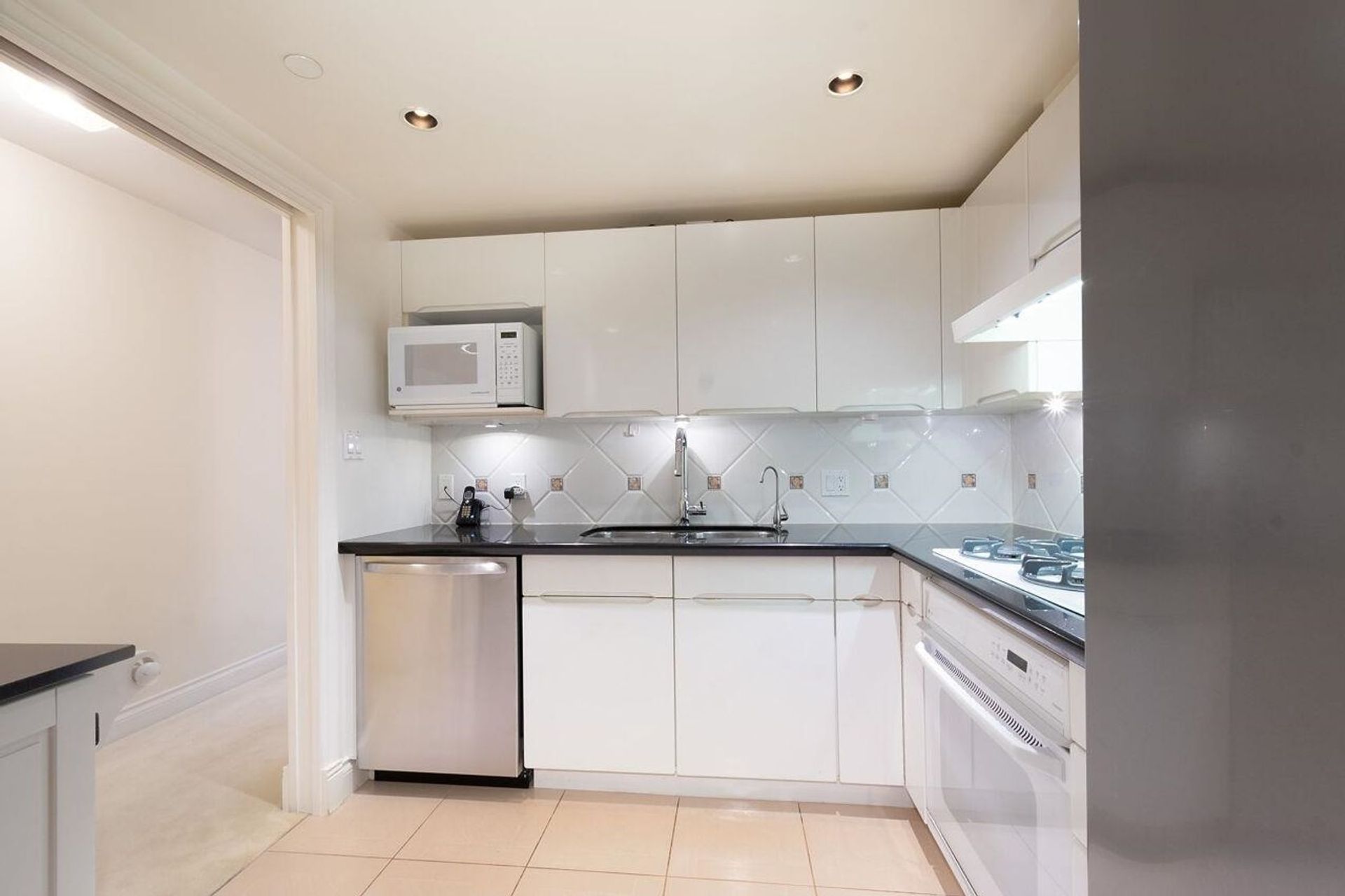 535-nicola-street-coal-harbour-vancouver-west-16