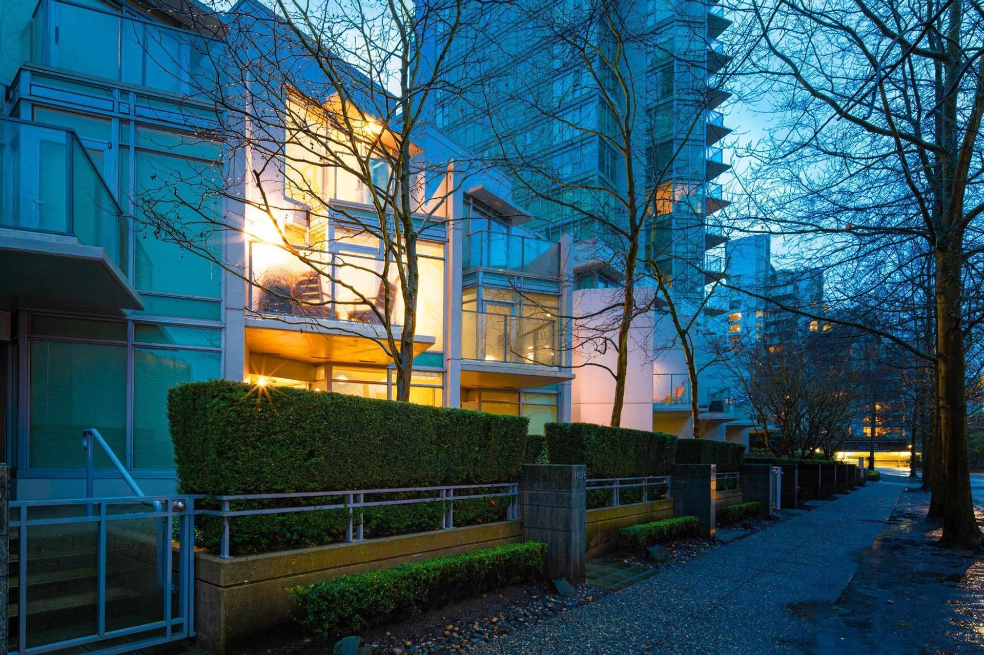 1628-bayshore-drive-coal-harbour-vancouver-west-01-1