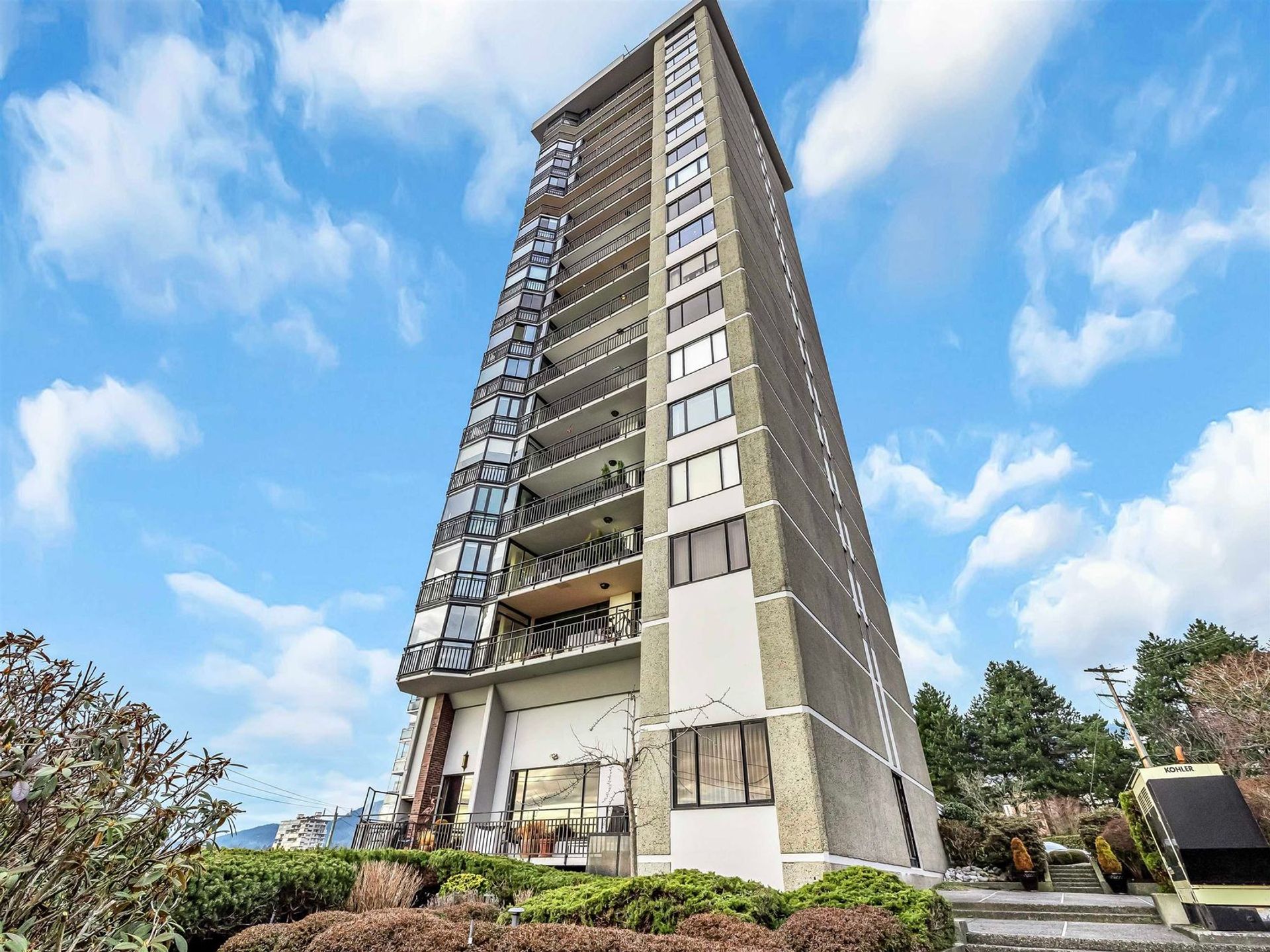 801 - 2240 Bellevue Avenue, Dundarave, West Vancouver 2