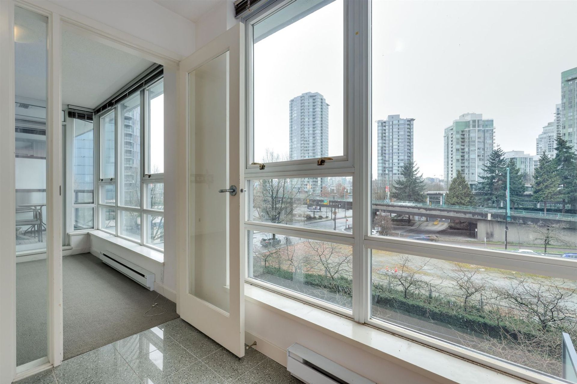 939-expo-boulevard-yaletown-vancouver-west-01