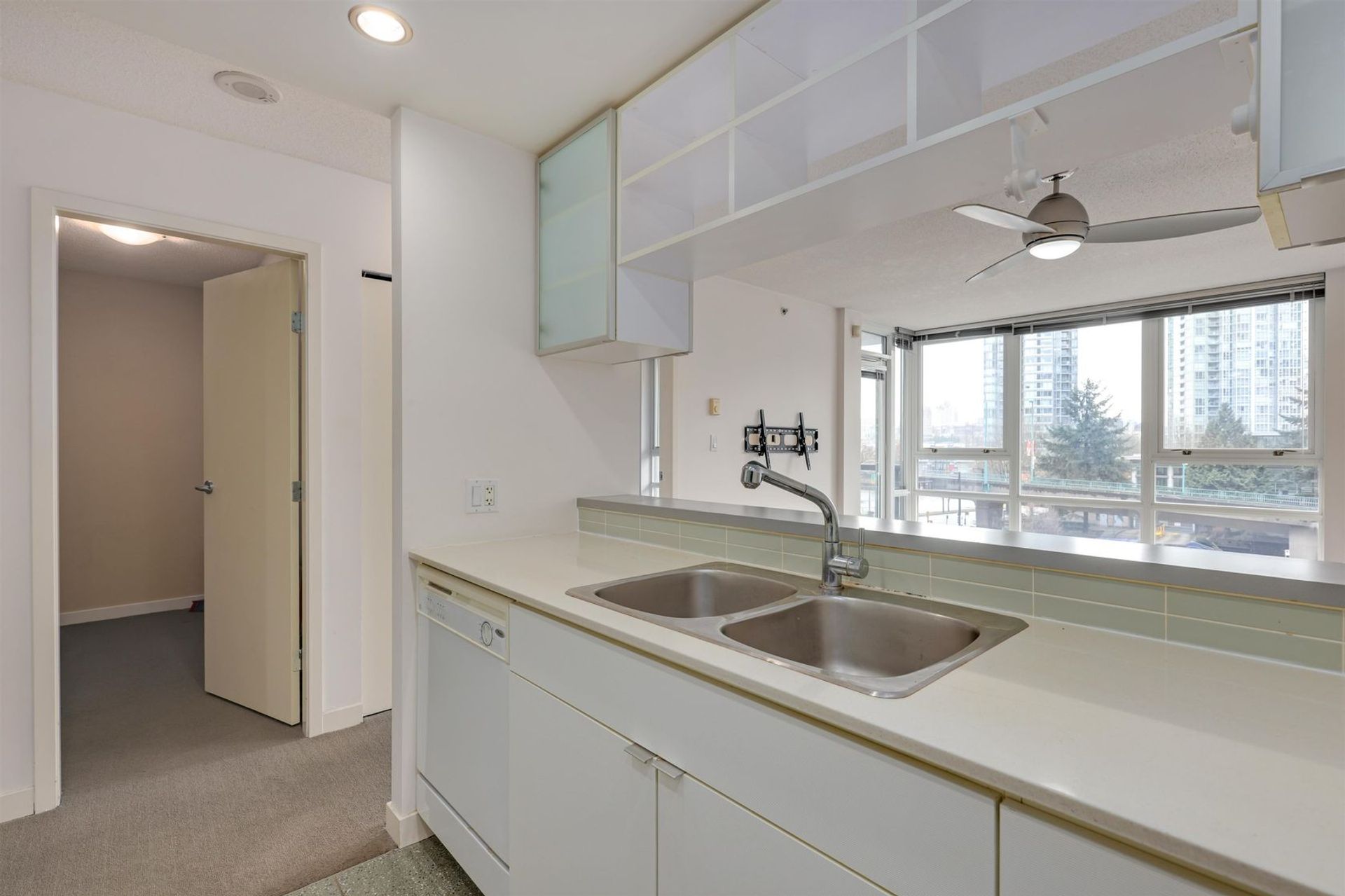 939-expo-boulevard-yaletown-vancouver-west-03