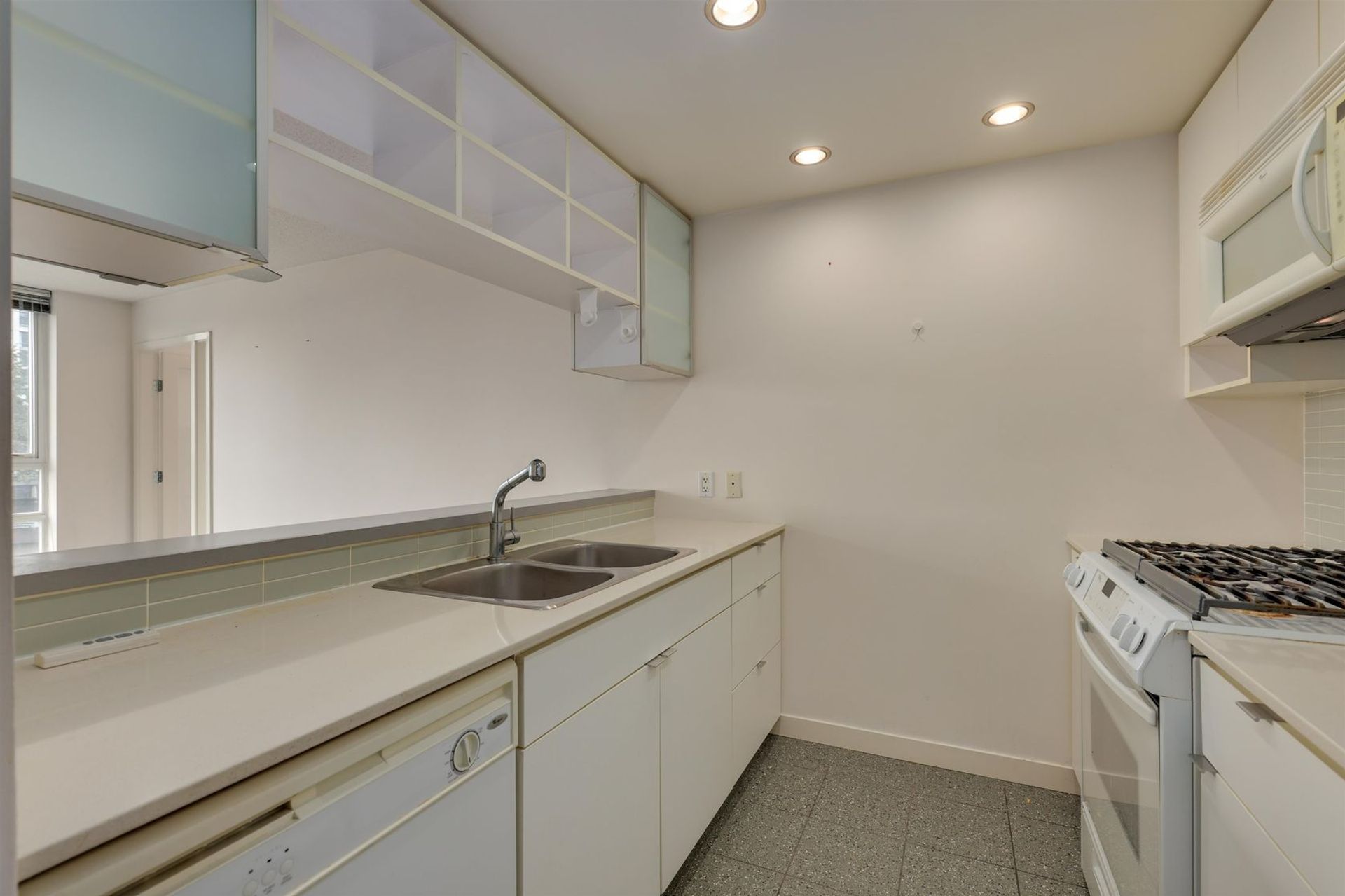 939-expo-boulevard-yaletown-vancouver-west-04