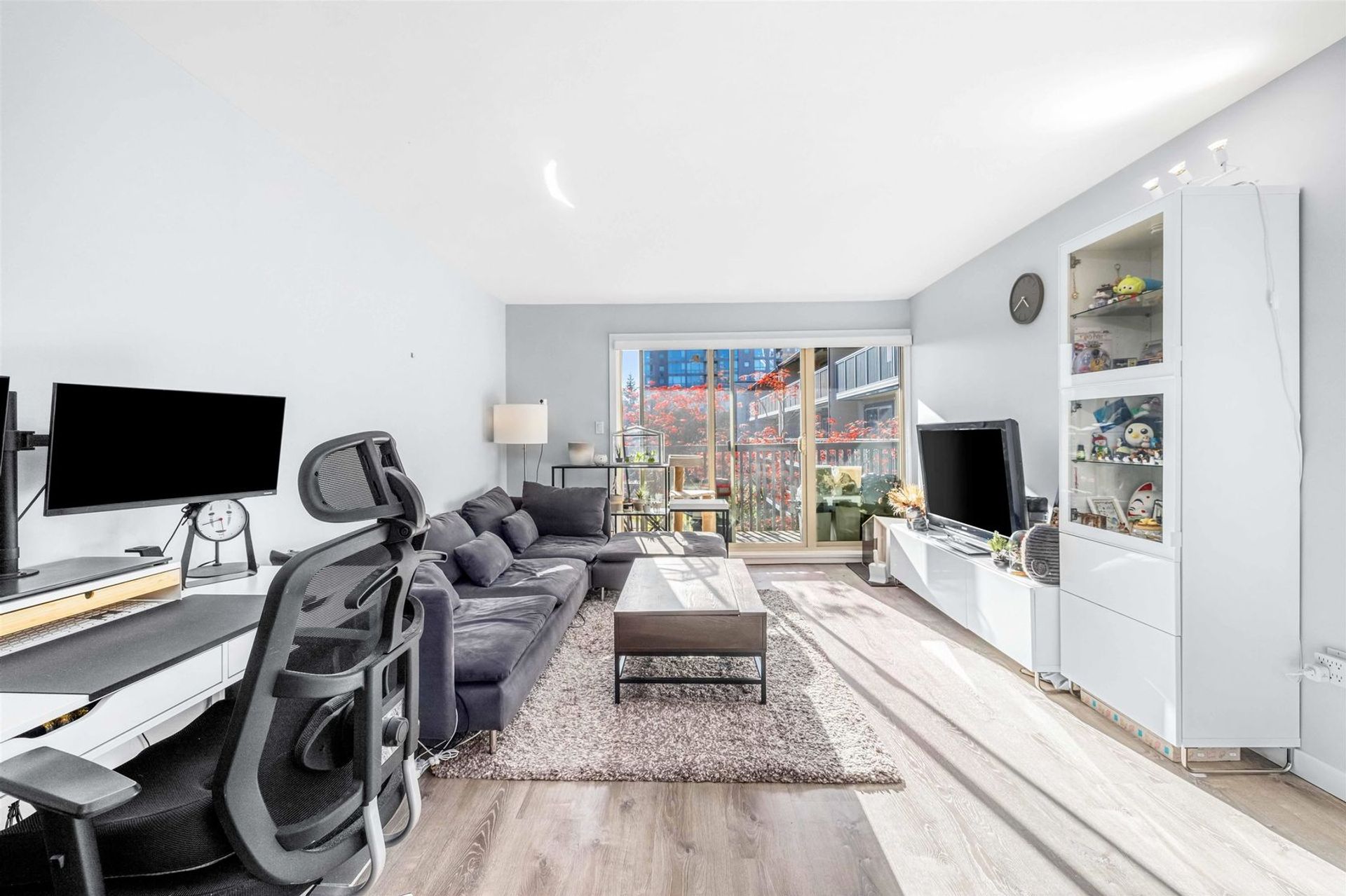 9847-manchester-drive-cariboo-burnaby-north-02