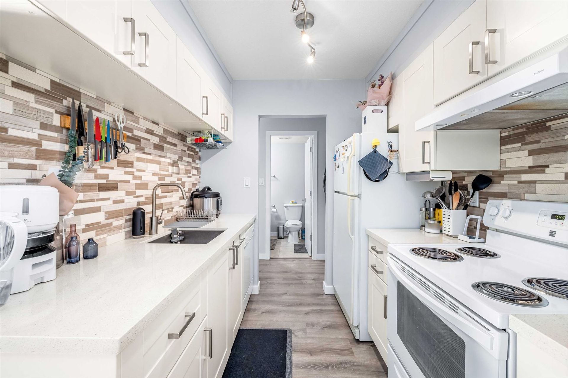 9847-manchester-drive-cariboo-burnaby-north-10