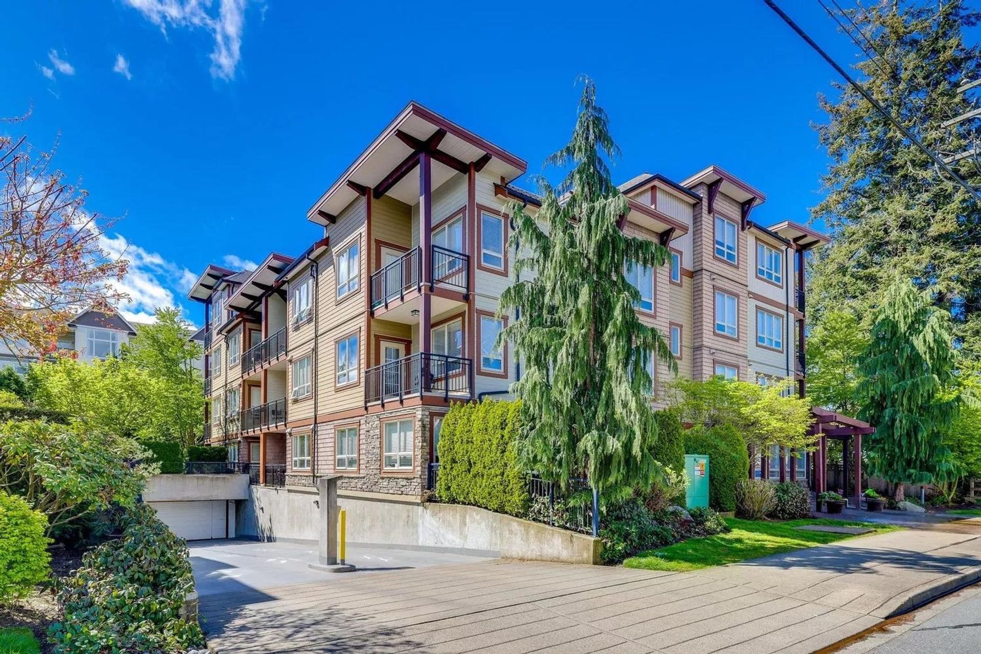 15268-18-avenue-king-george-corridor-south-surrey-white-rock-01