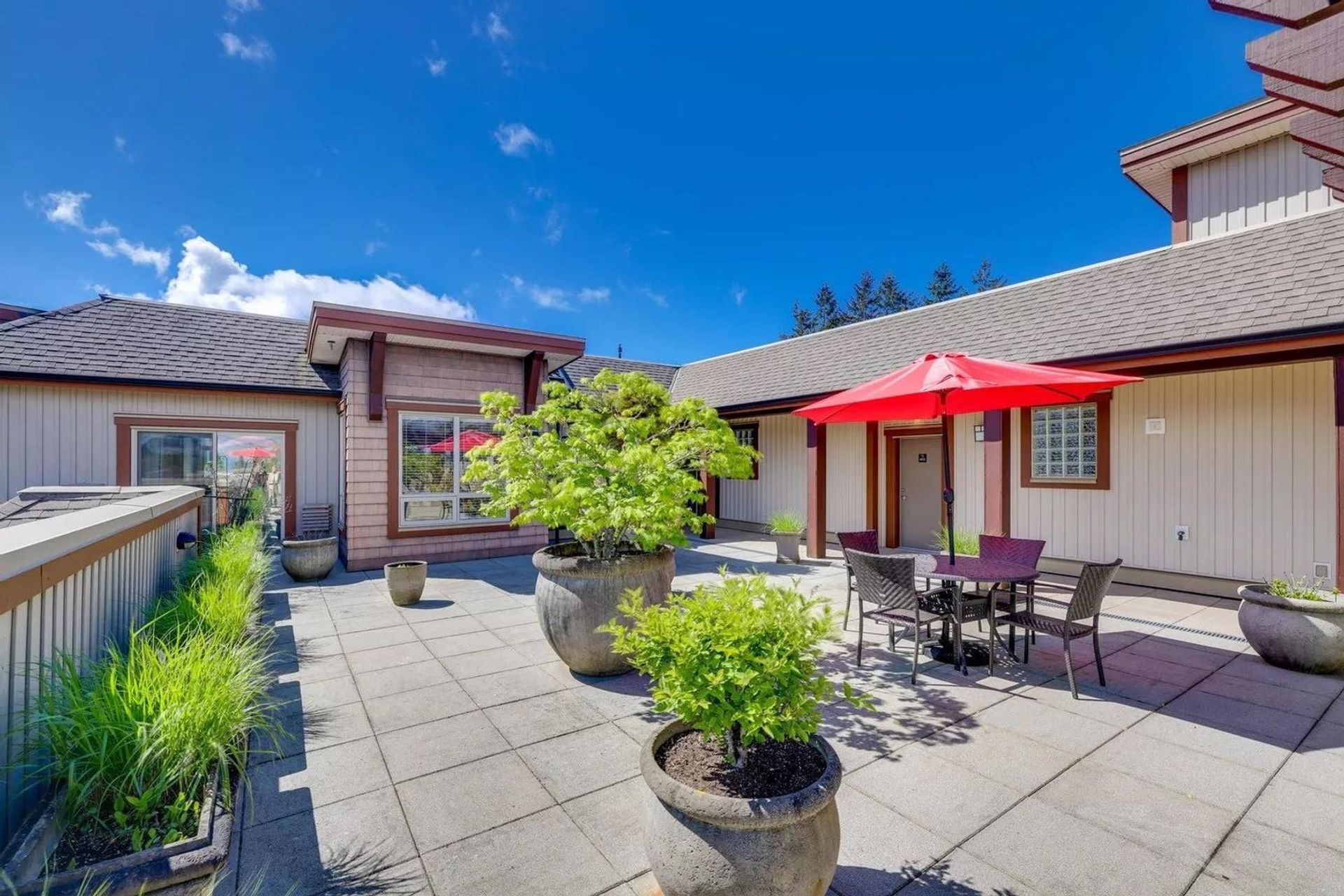 15268-18-avenue-king-george-corridor-south-surrey-white-rock-02