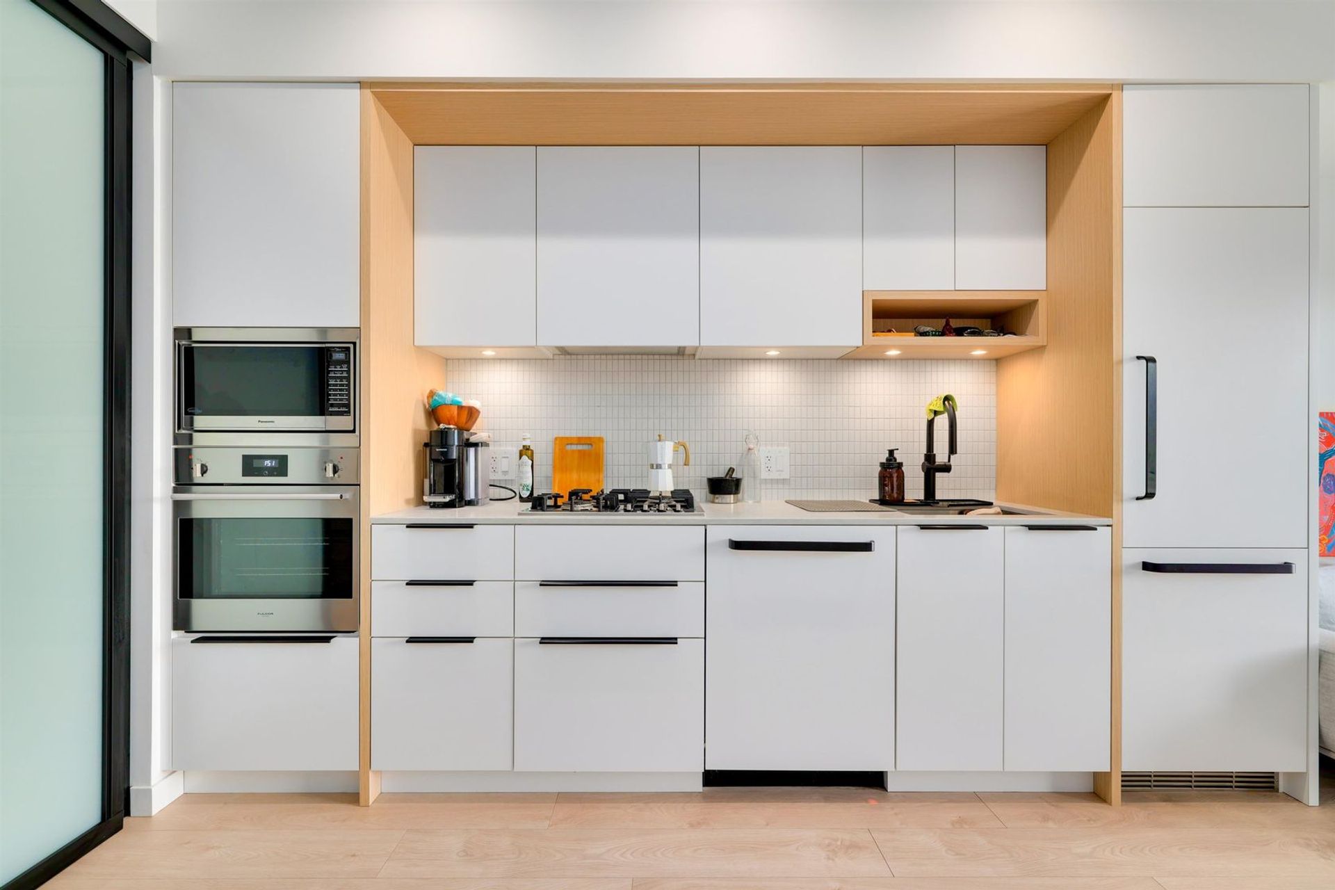 2520-guelph-street-mount-pleasant-ve-vancouver-east-01