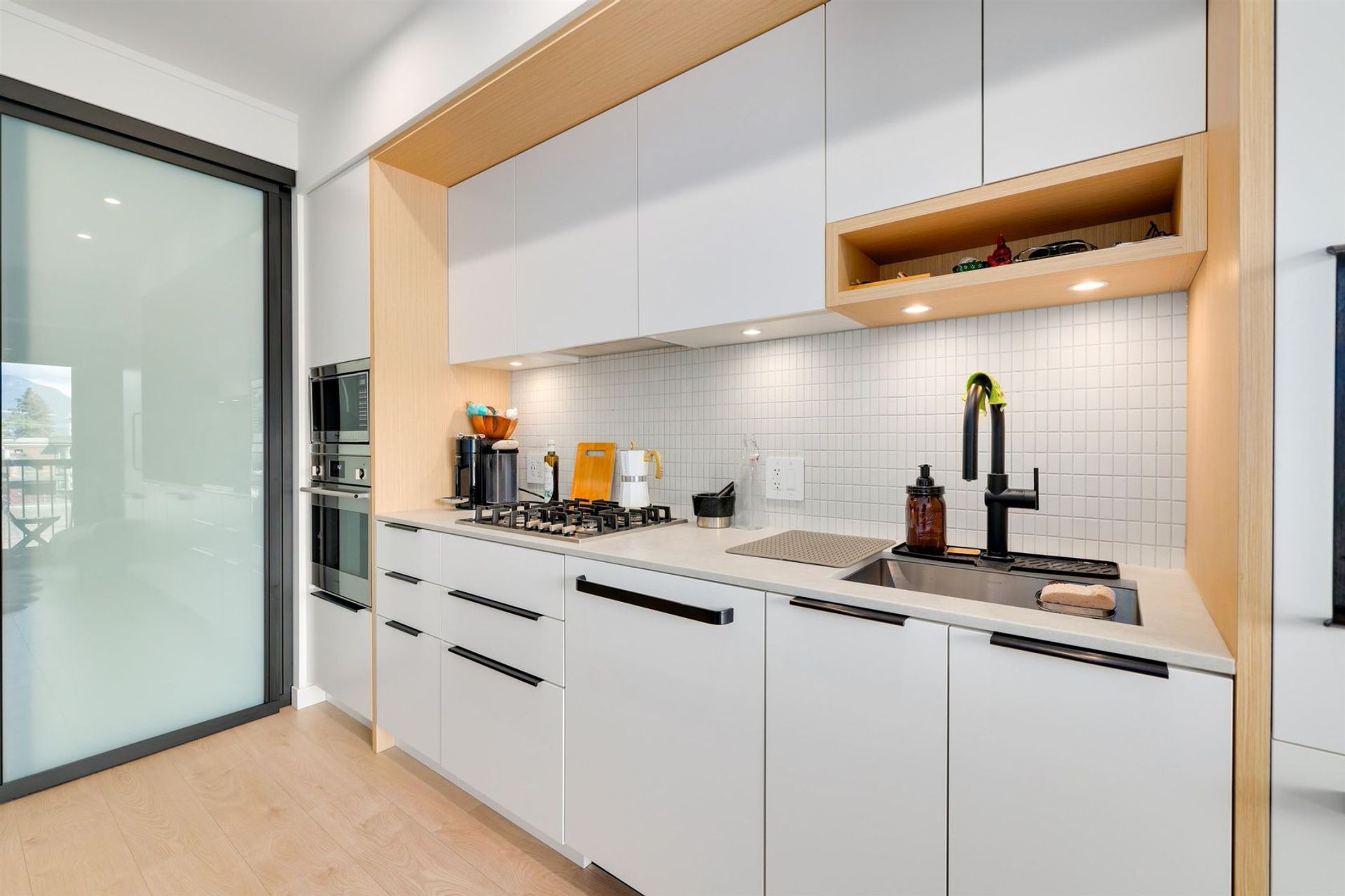 2520-guelph-street-mount-pleasant-ve-vancouver-east-02