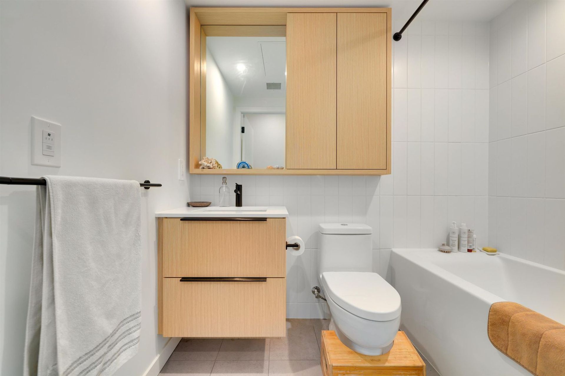 2520-guelph-street-mount-pleasant-ve-vancouver-east-04