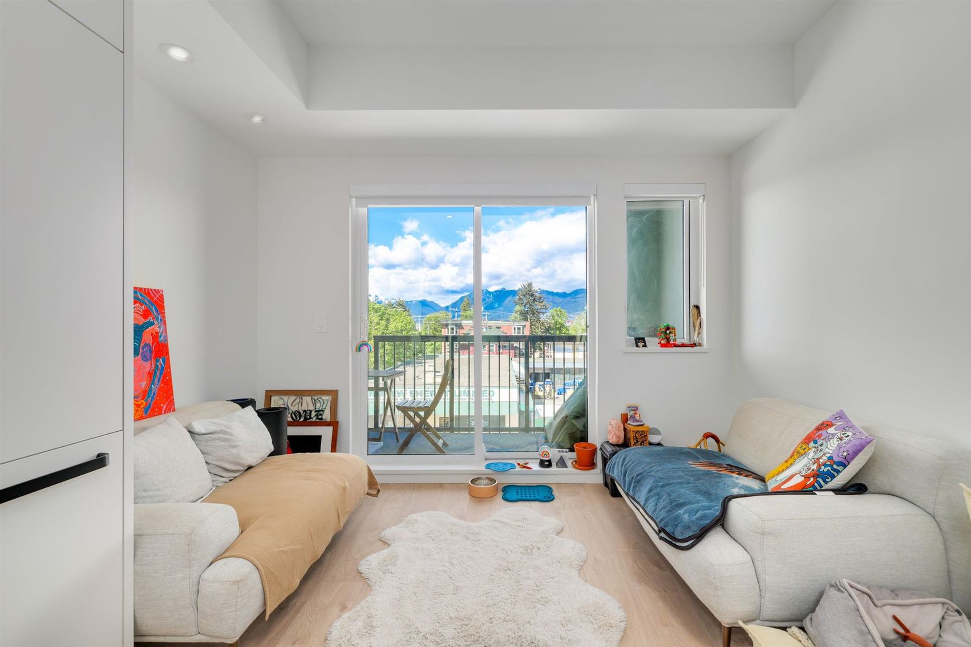 2520-guelph-street-mount-pleasant-ve-vancouver-east-05