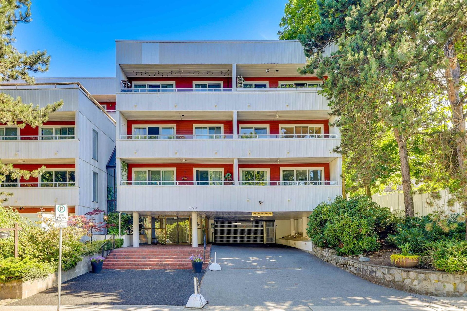 250-w-1st-street-lower-lonsdale-north-vancouver-01