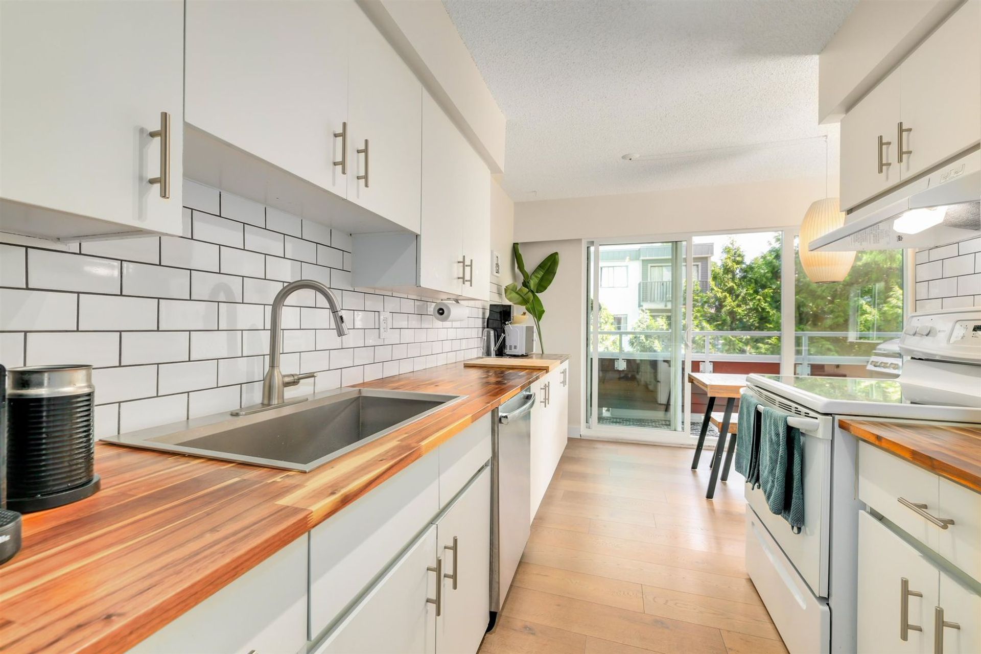 250-w-1st-street-lower-lonsdale-north-vancouver-12