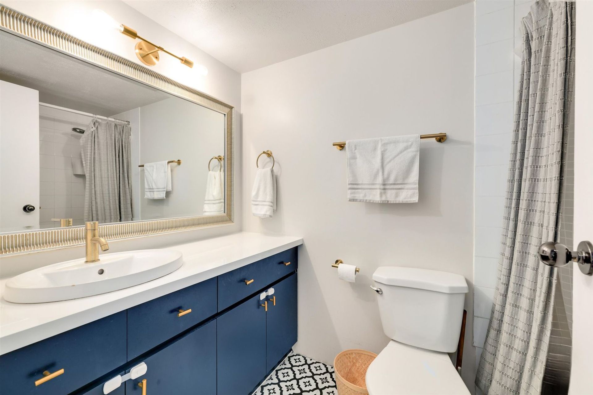 250-w-1st-street-lower-lonsdale-north-vancouver-18