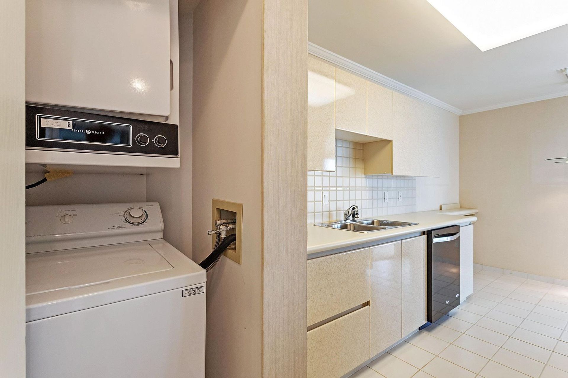 1311-beach-avenue-west-end-vw-vancouver-west-09