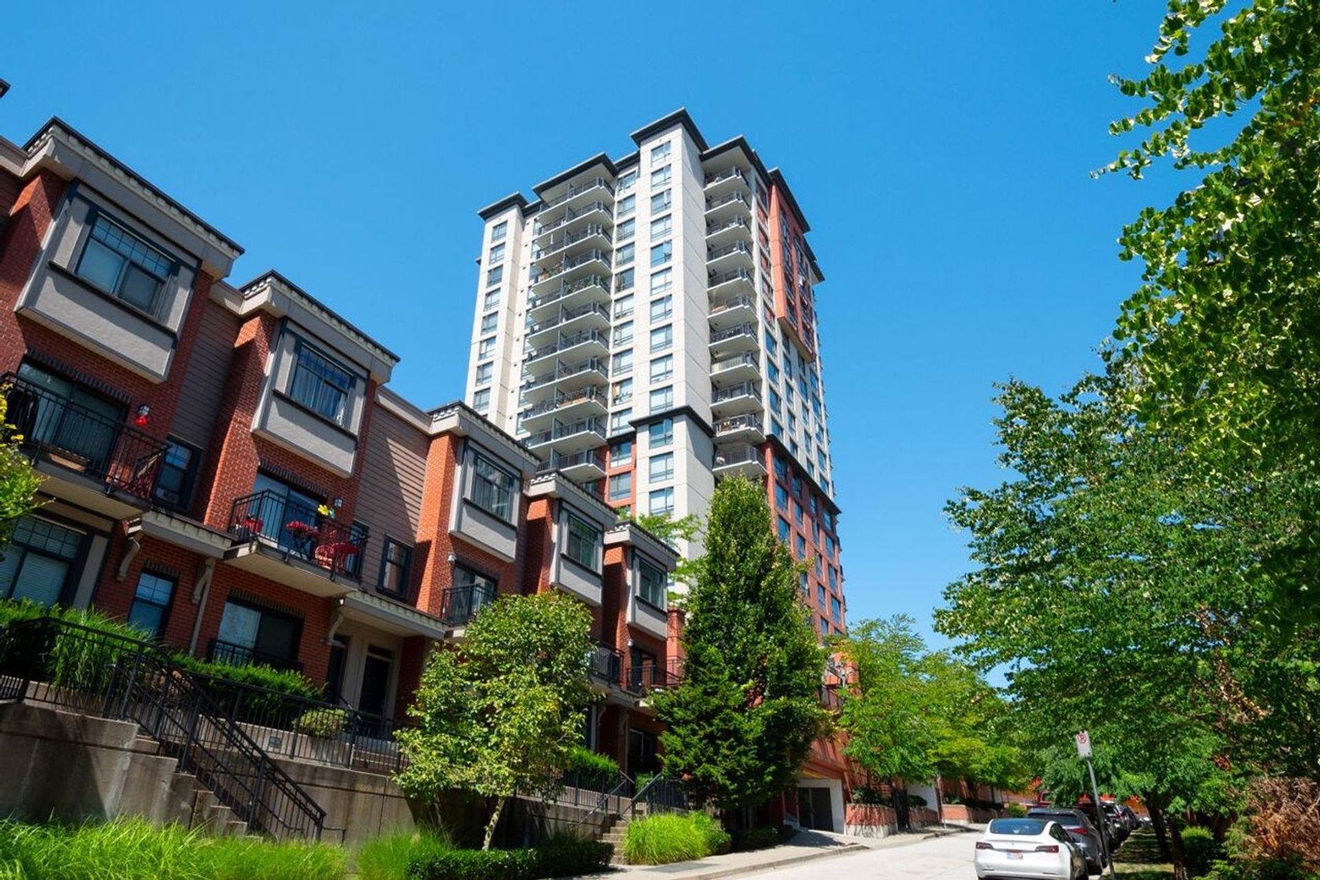 814-royal-avenue-downtown-nw-new-westminster-01