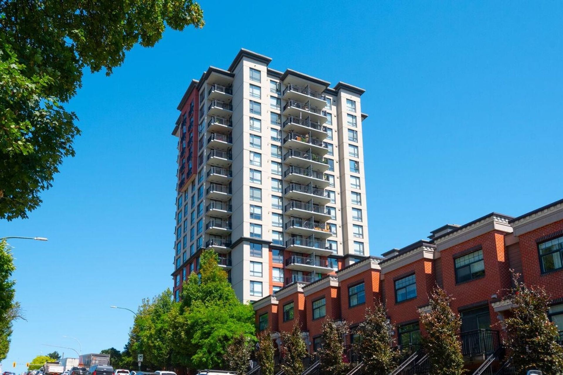 814-royal-avenue-downtown-nw-new-westminster-02