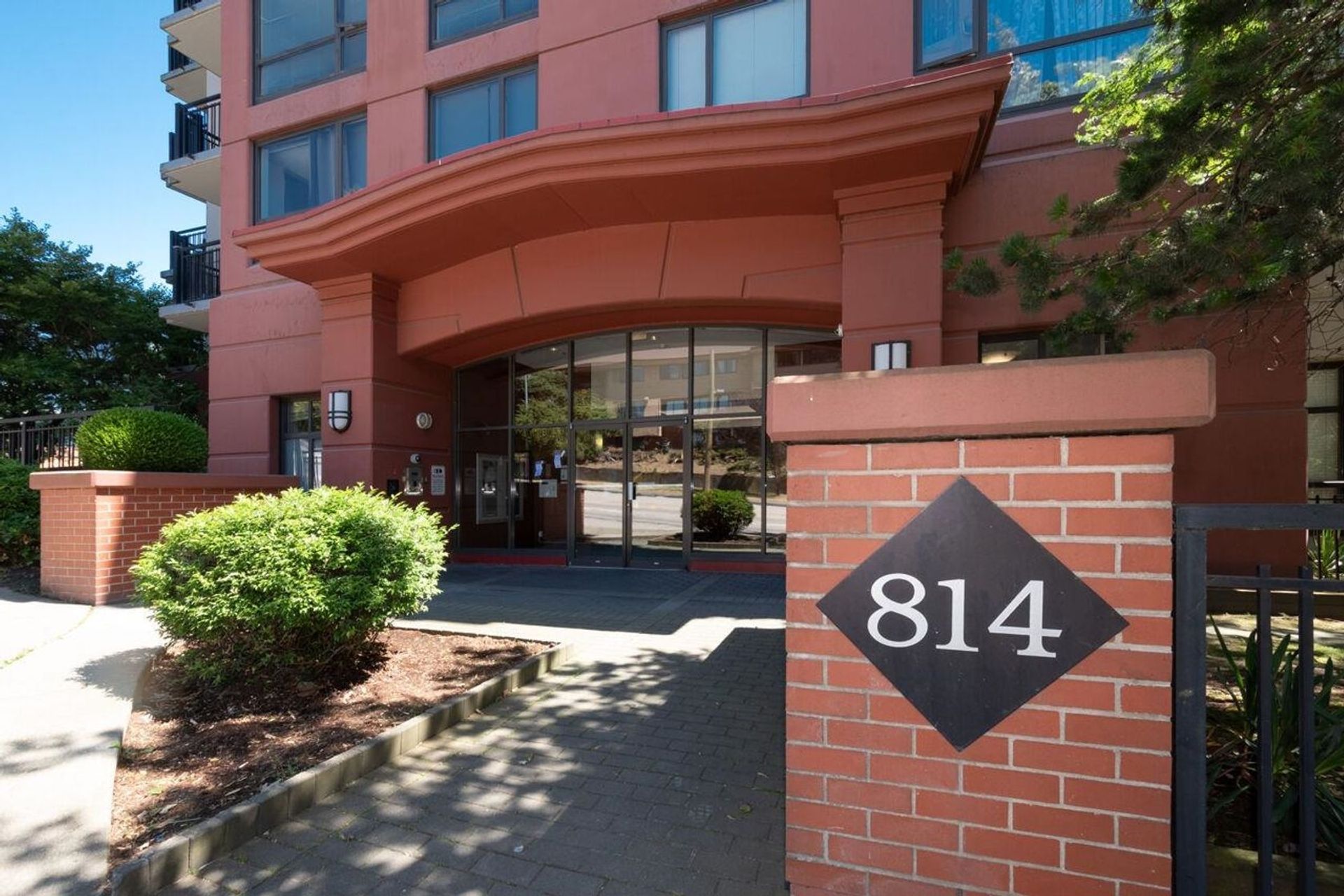 814-royal-avenue-downtown-nw-new-westminster-03