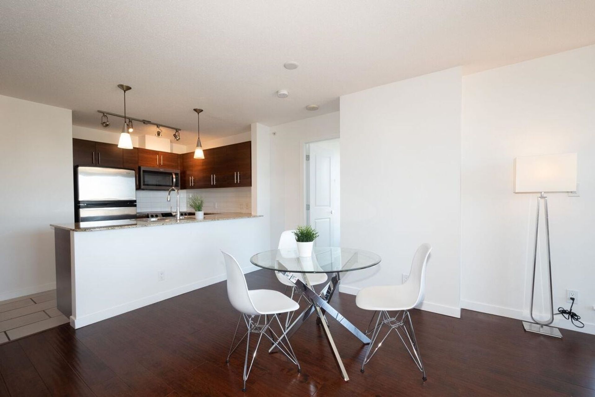 814-royal-avenue-downtown-nw-new-westminster-13