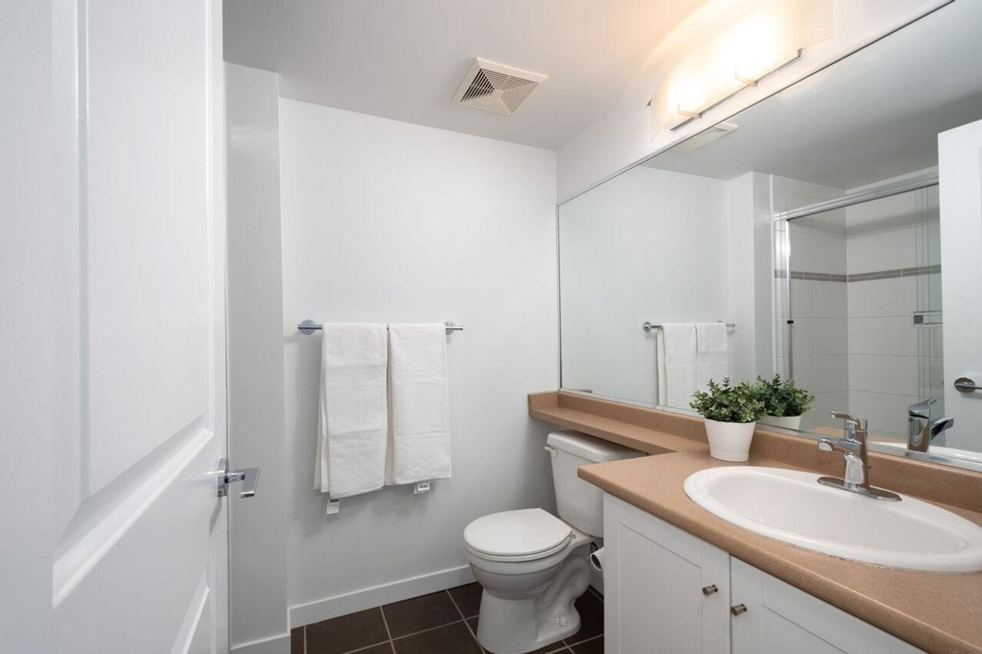 814-royal-avenue-downtown-nw-new-westminster-17