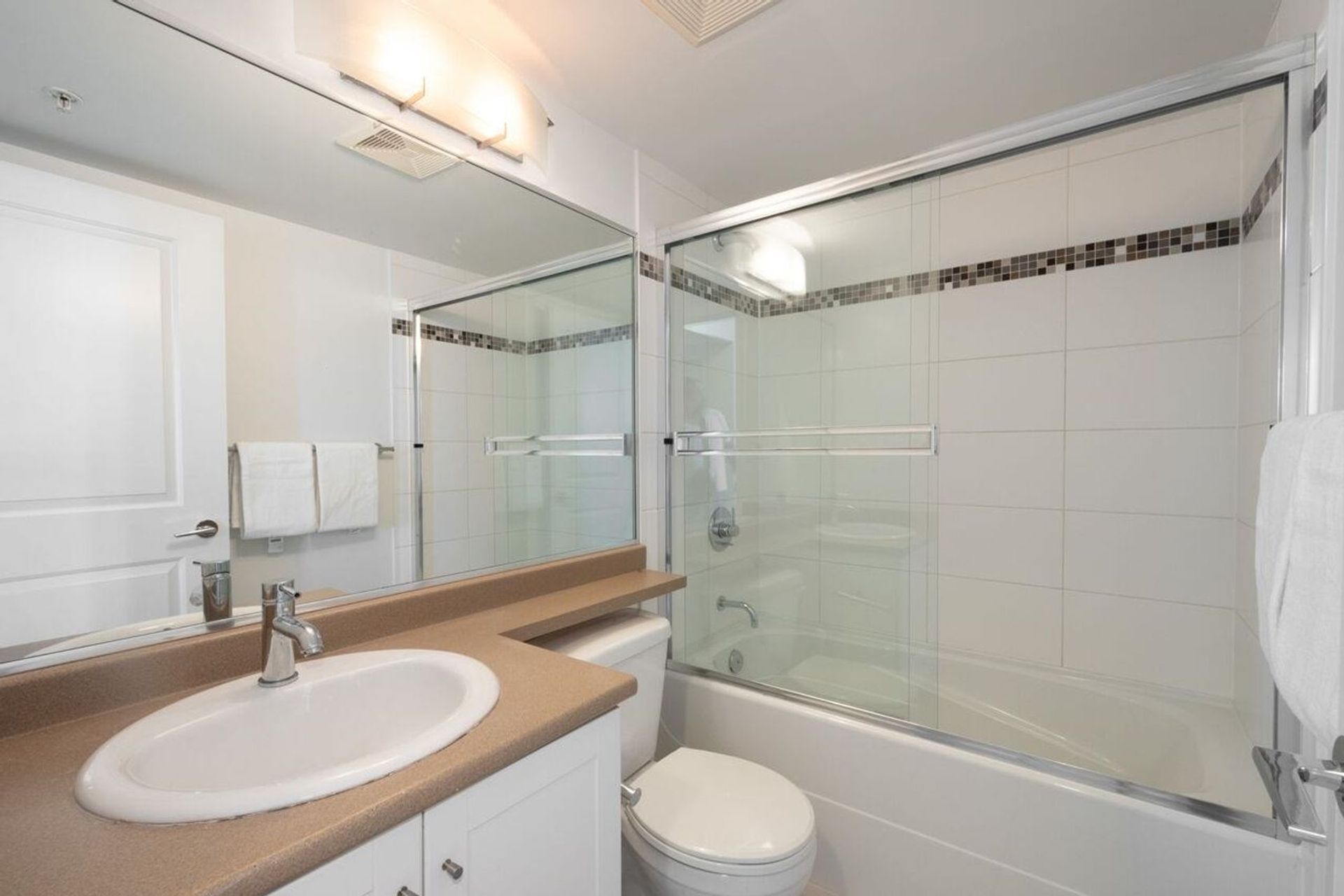 814-royal-avenue-downtown-nw-new-westminster-20