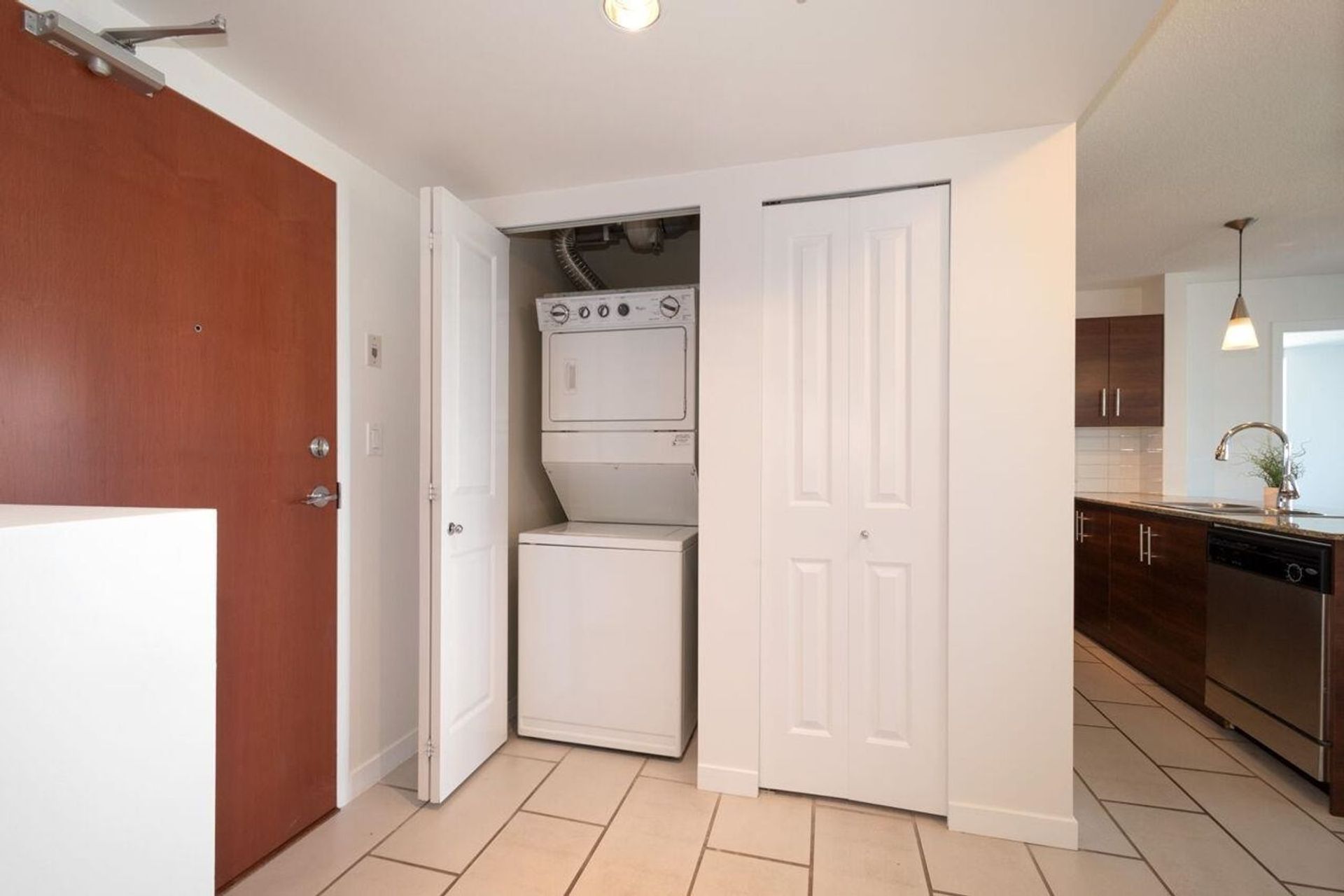 814-royal-avenue-downtown-nw-new-westminster-23