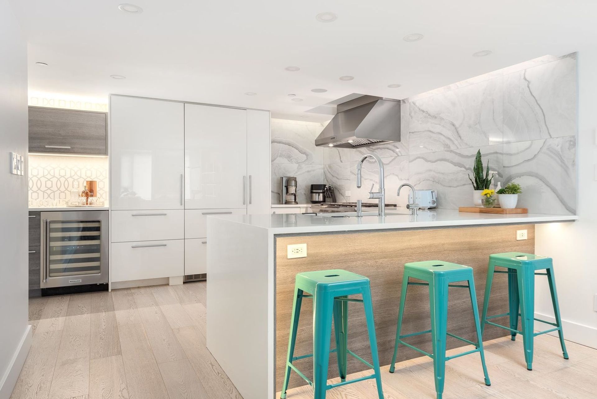 560-cardero-street-coal-harbour-vancouver-west-03-1