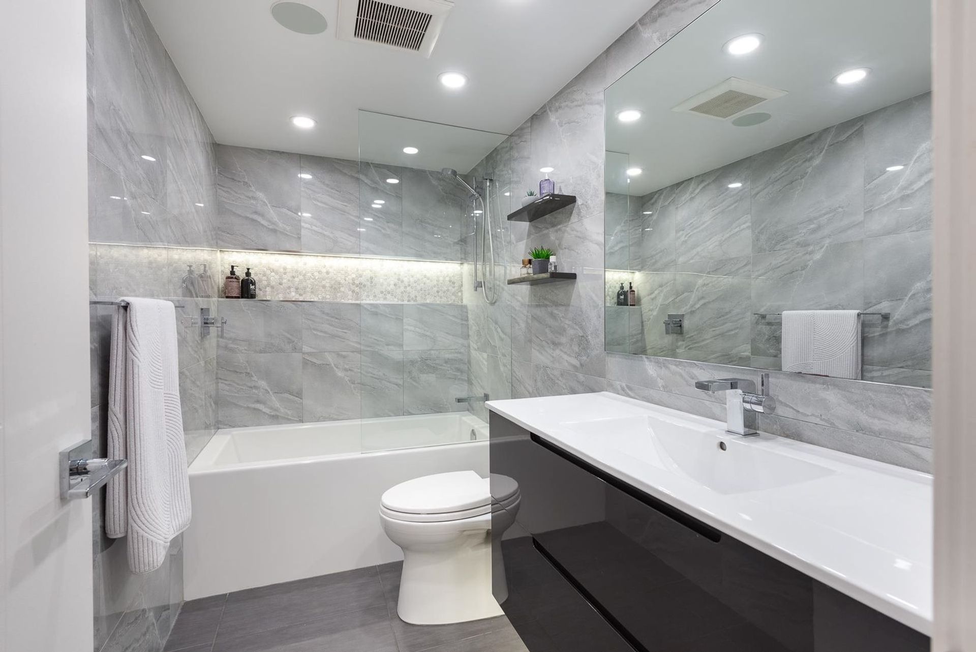 560-cardero-street-coal-harbour-vancouver-west-11-1