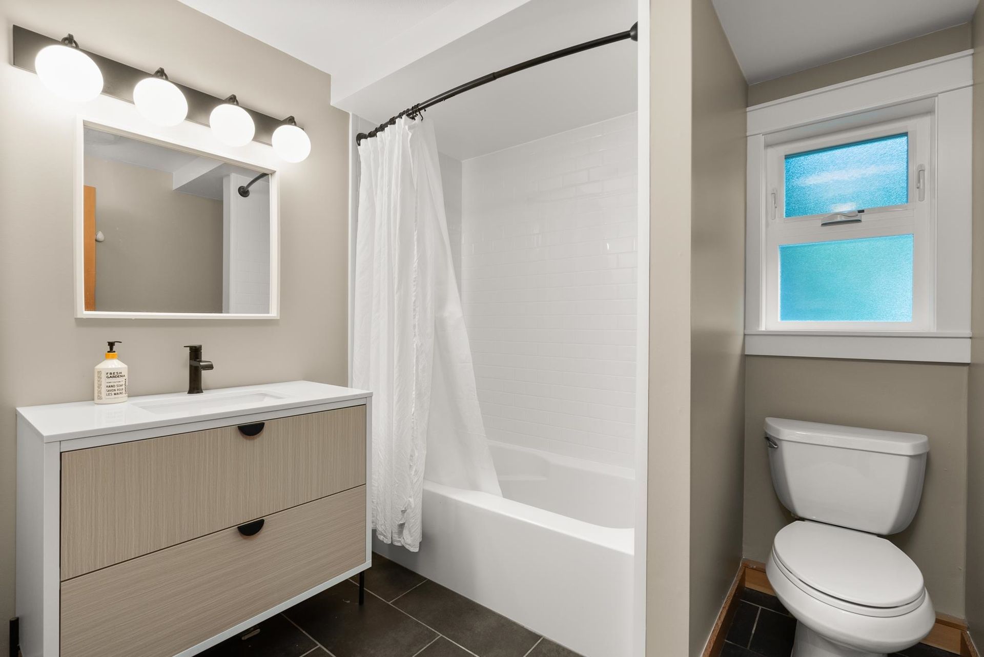 2575-caledonia-avenue-deep-cove-north-vancouver-18