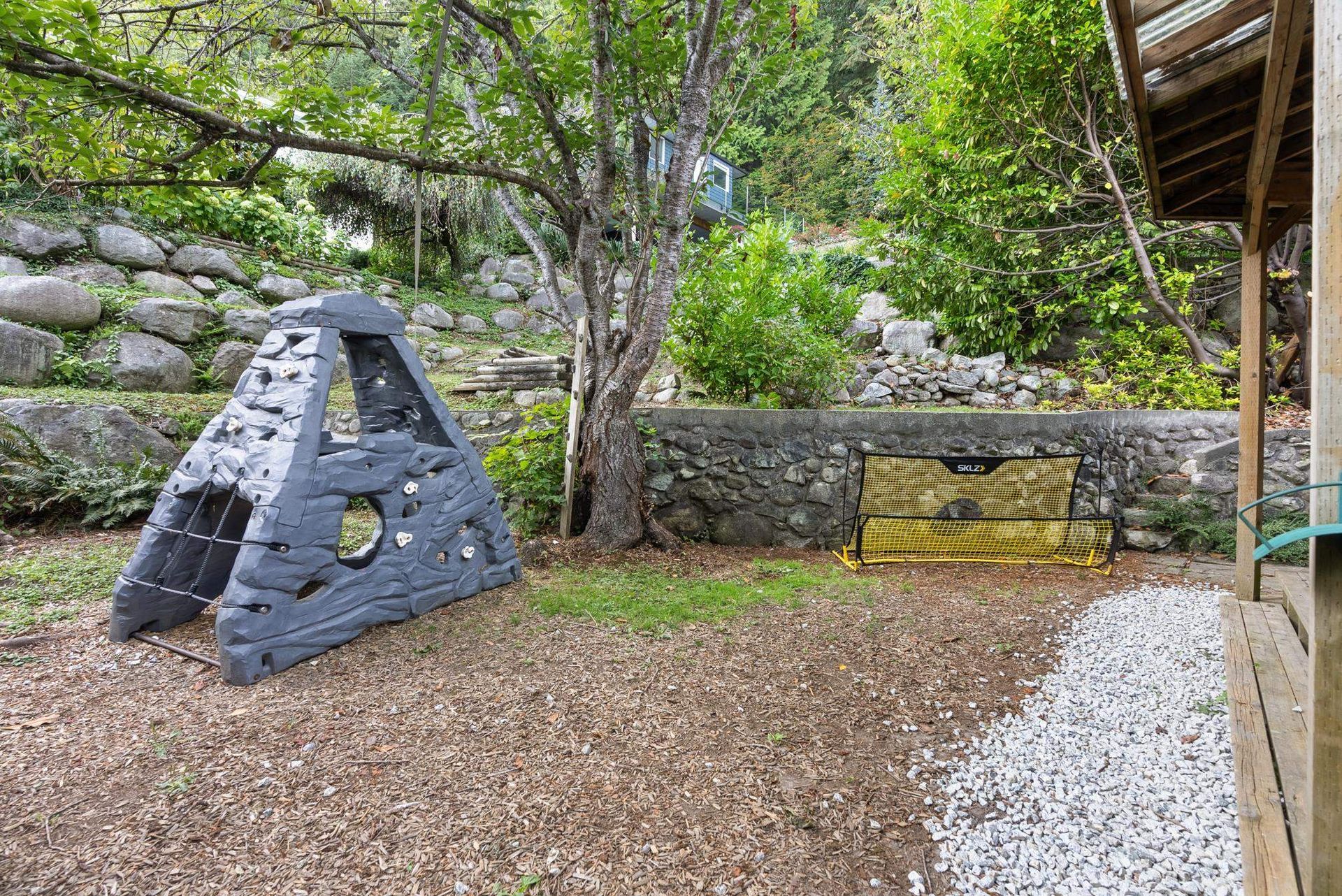 2575-caledonia-avenue-deep-cove-north-vancouver-26